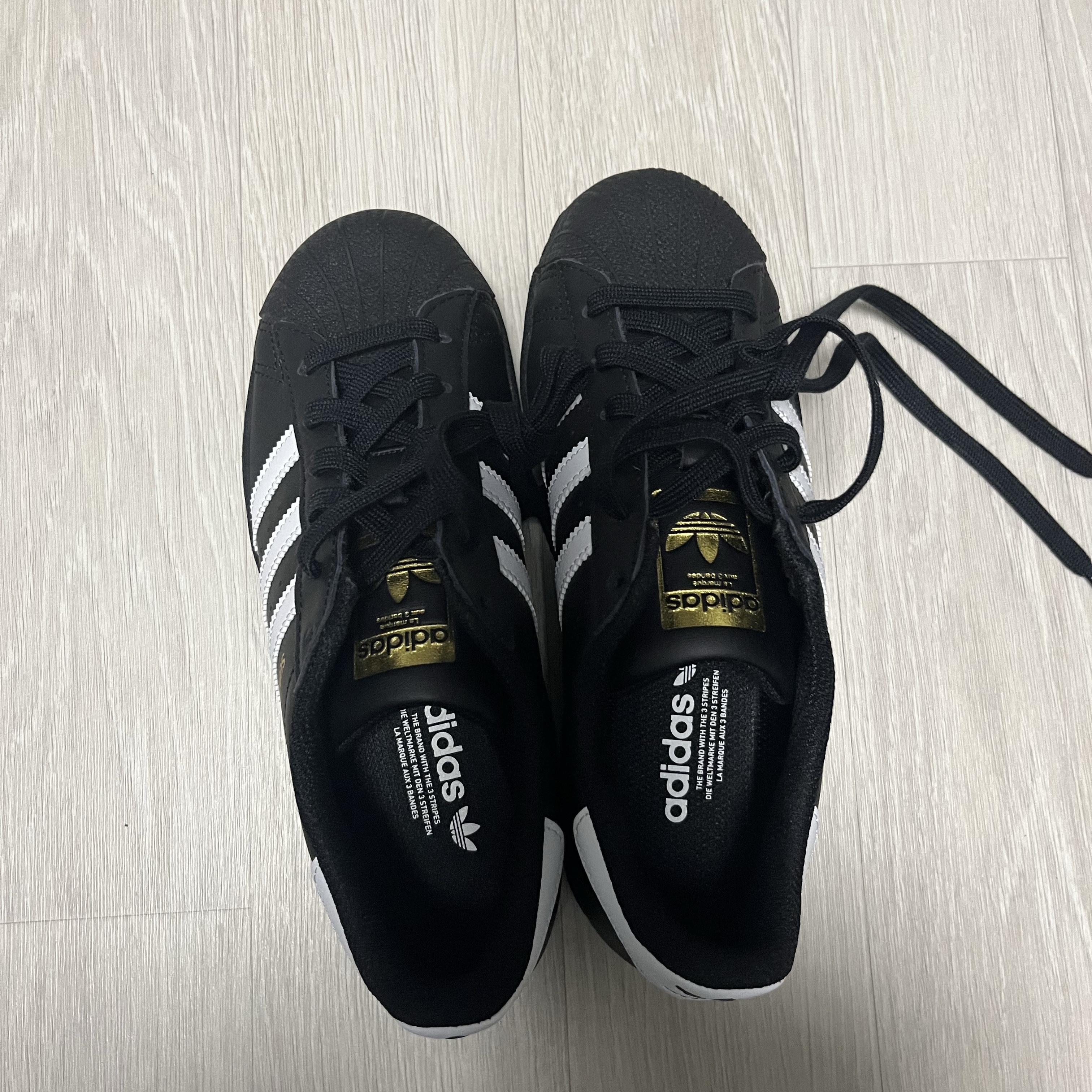 (J) Adidas Superstar Black White 착용 스타일 - 2