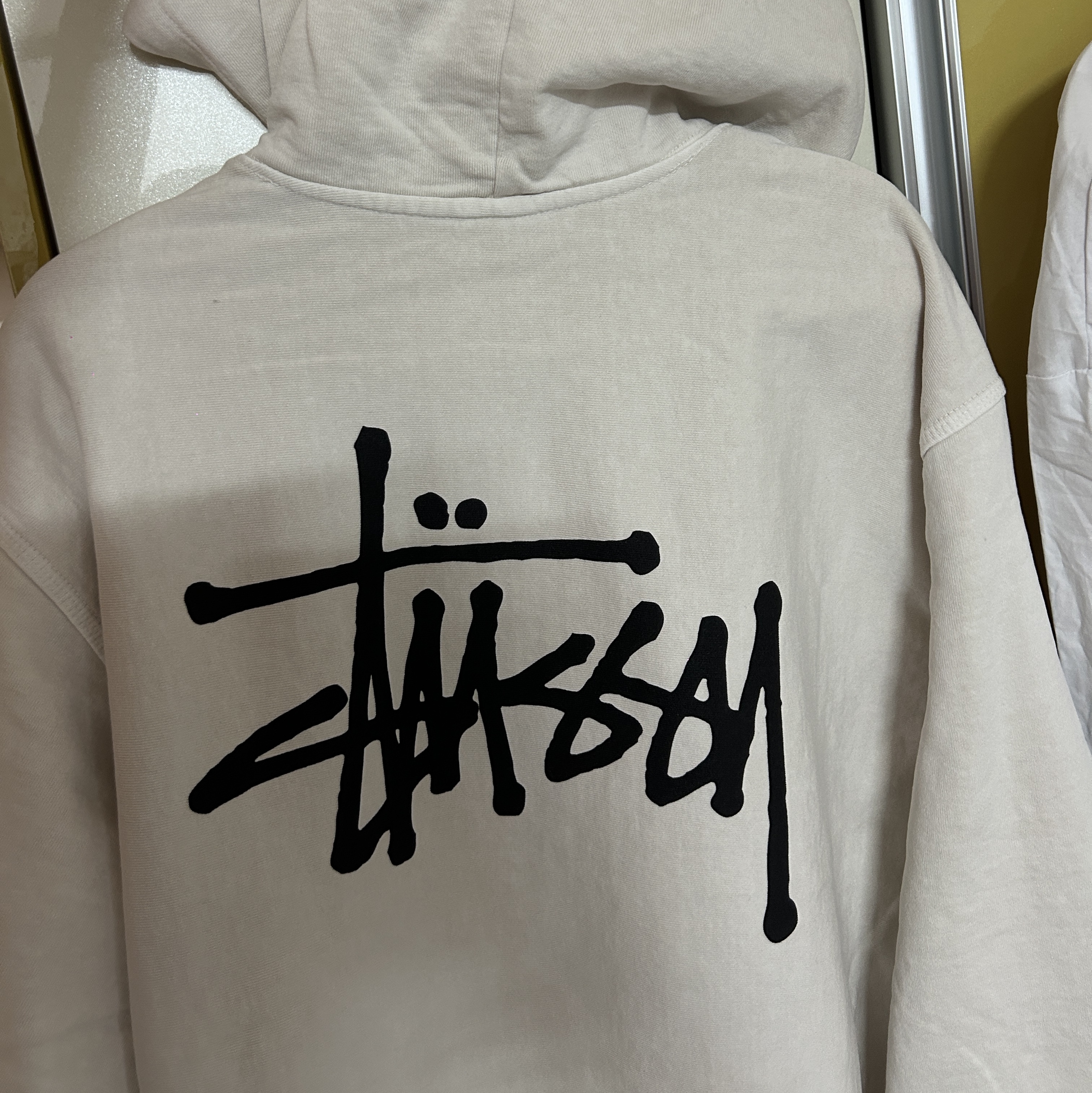 Stussy Basic Stussy Pigment Dyed Hoodie Natural, Stussy Basic Stussy Pigment Dyed LS T-Shirt Natural 2023 착용 스타일 - 1