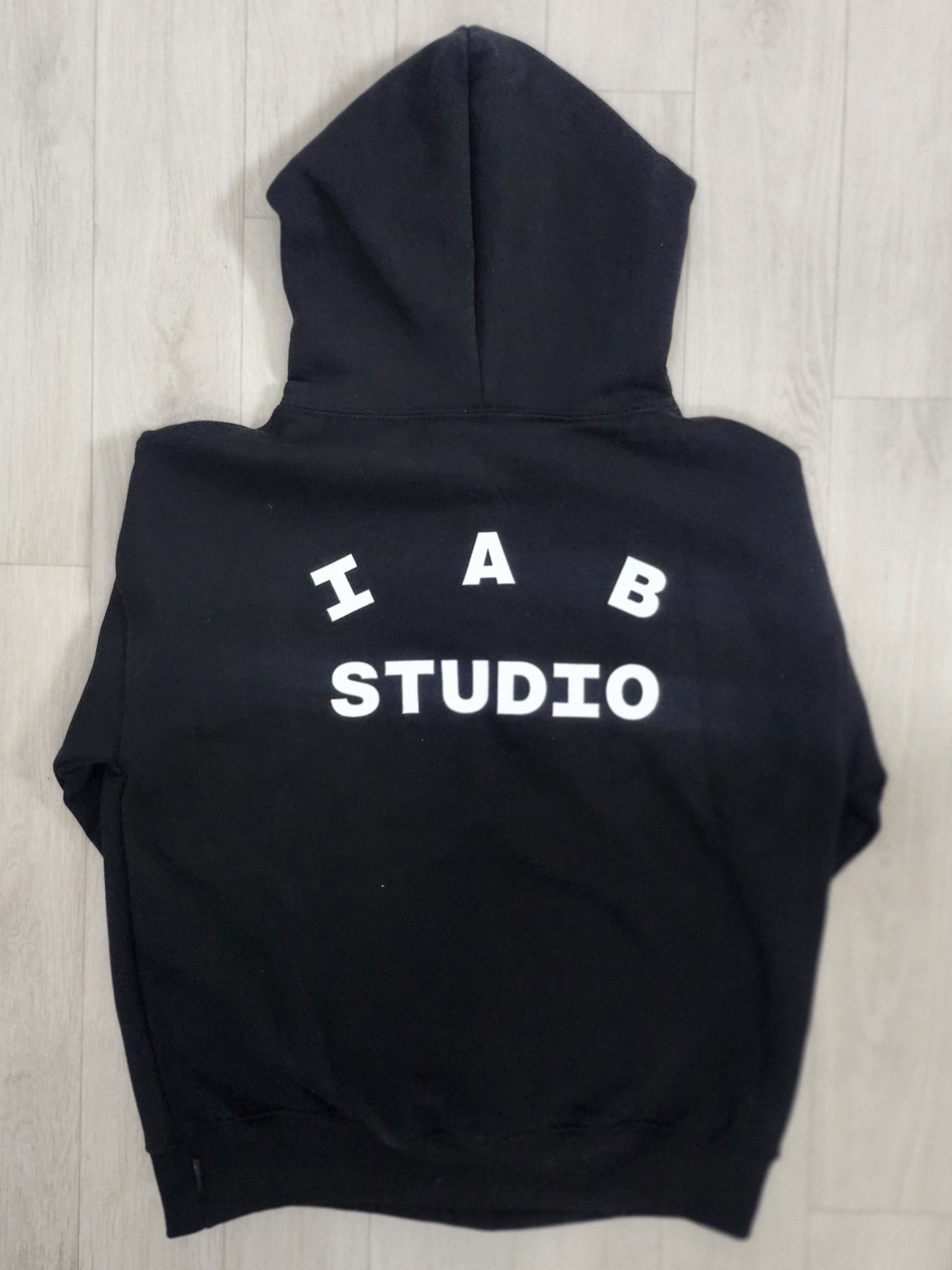 IAB Studio Hoodie Black 착용 스타일 - 2