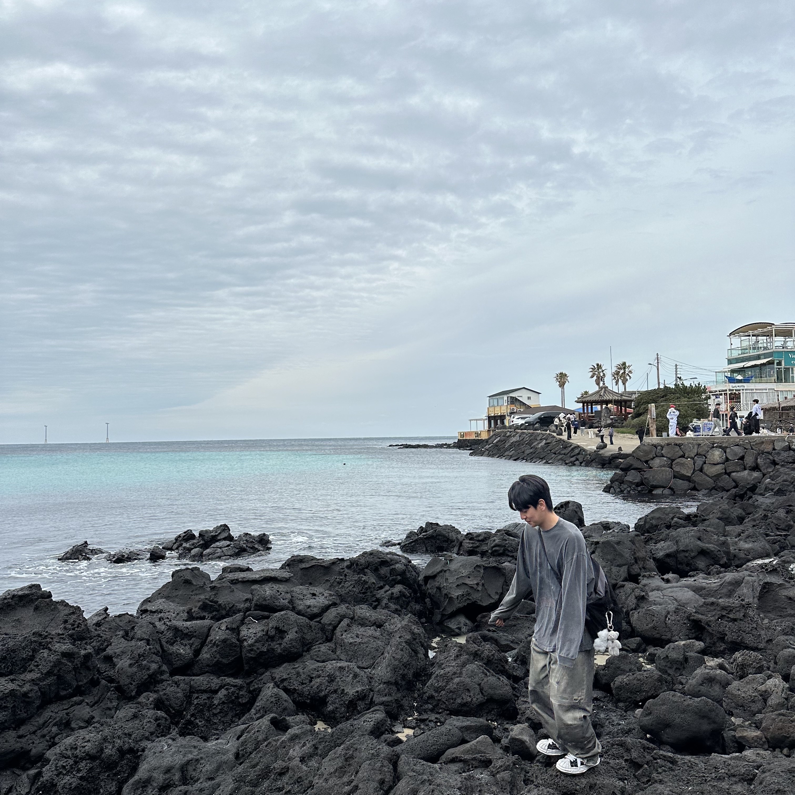Project G/R Flight Denim Pants Dust Grey, Maison Mihara Yasuhiro Blakey OG Sole Canvas Low-top Sneakers Black White 착용 스타일