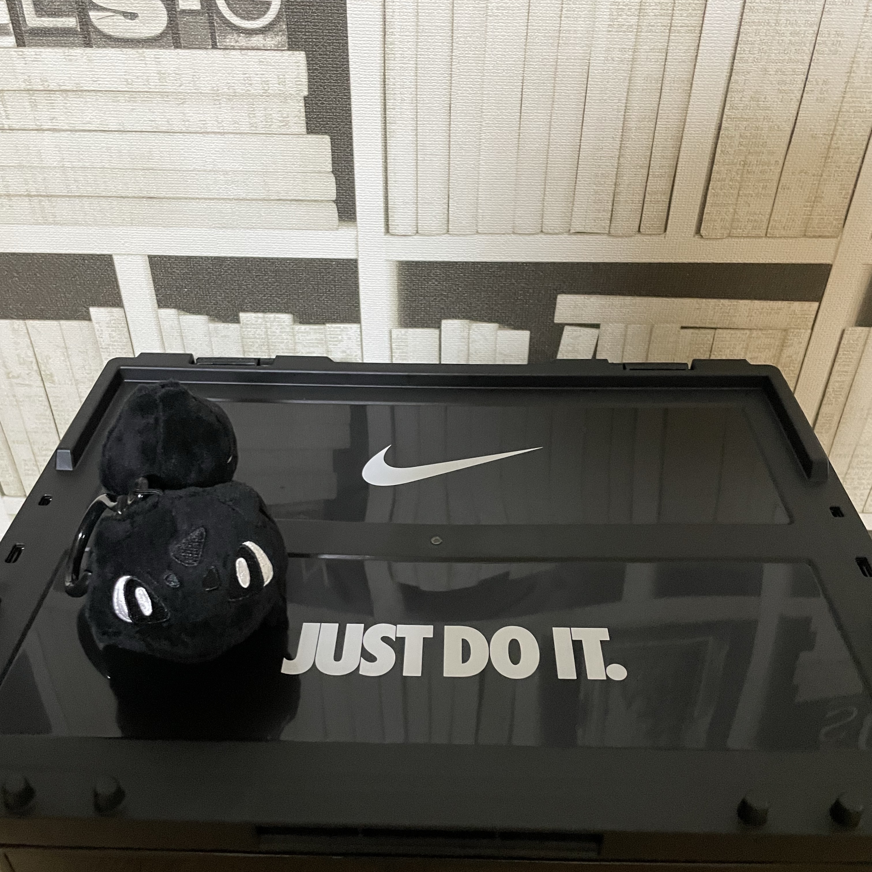 Nike Members Days Live Folding Box Black, Fragment x Pokemon INN Thunderbolt Project TBP Mascot Key Ring Fushigidane Black 착용 스타일 - 3
