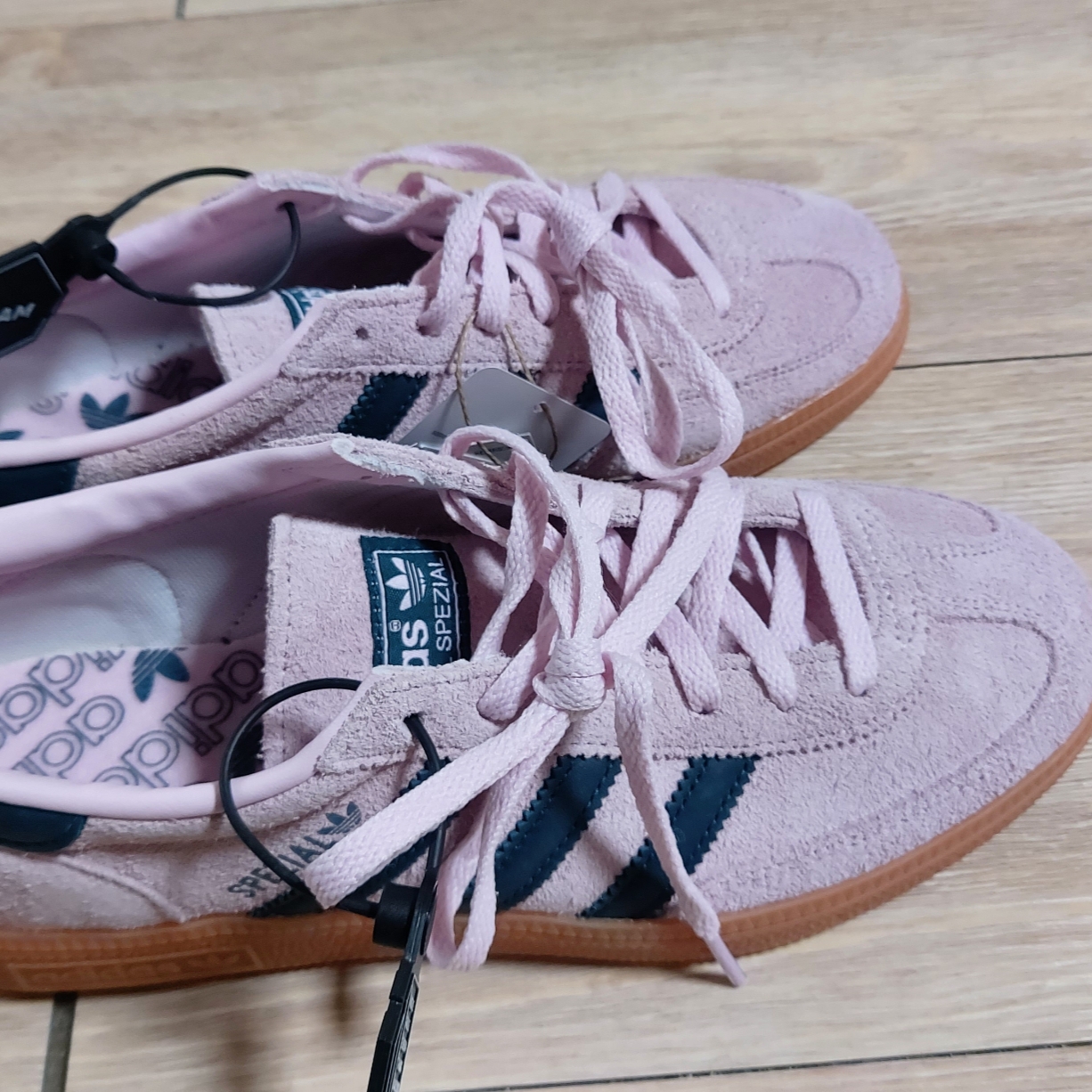 (W) Adidas Spezial Handball Clear Pink 착용 스타일 - 2