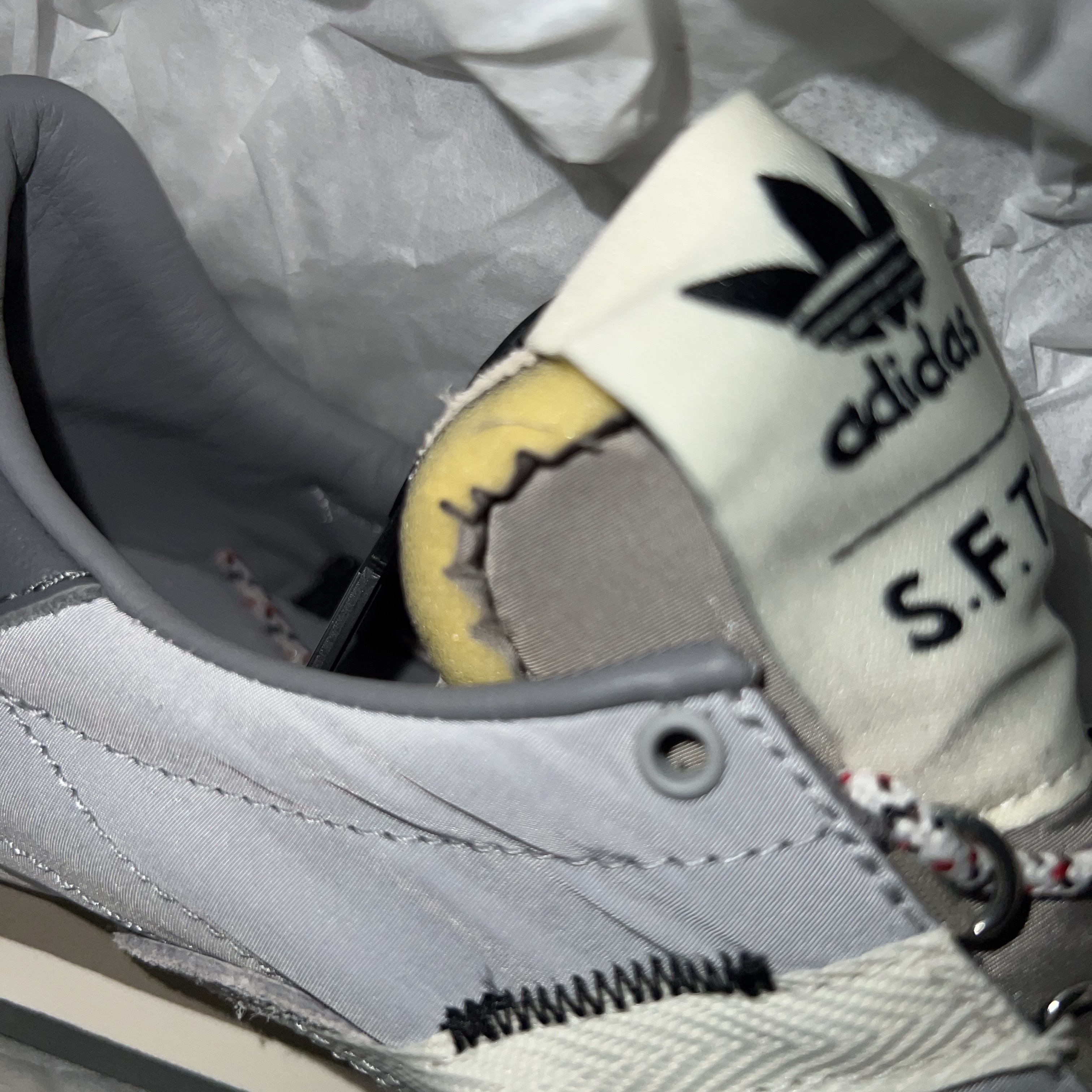 Adidas x Song for the Mute Country OG Grey Two Core Black 착용 스타일