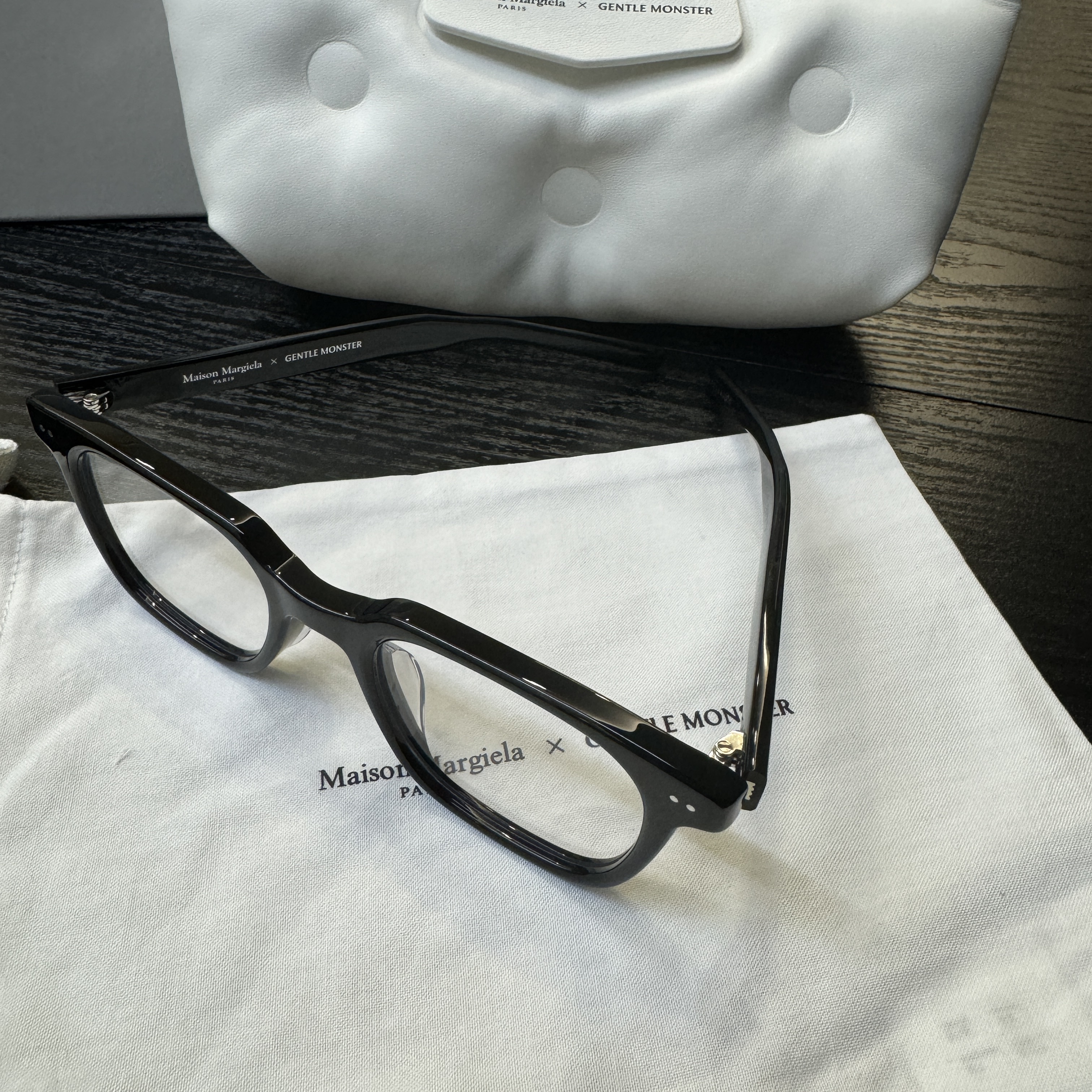 Gentle Monster x Maison Margiela MM117 Black Clear 착용 스타일