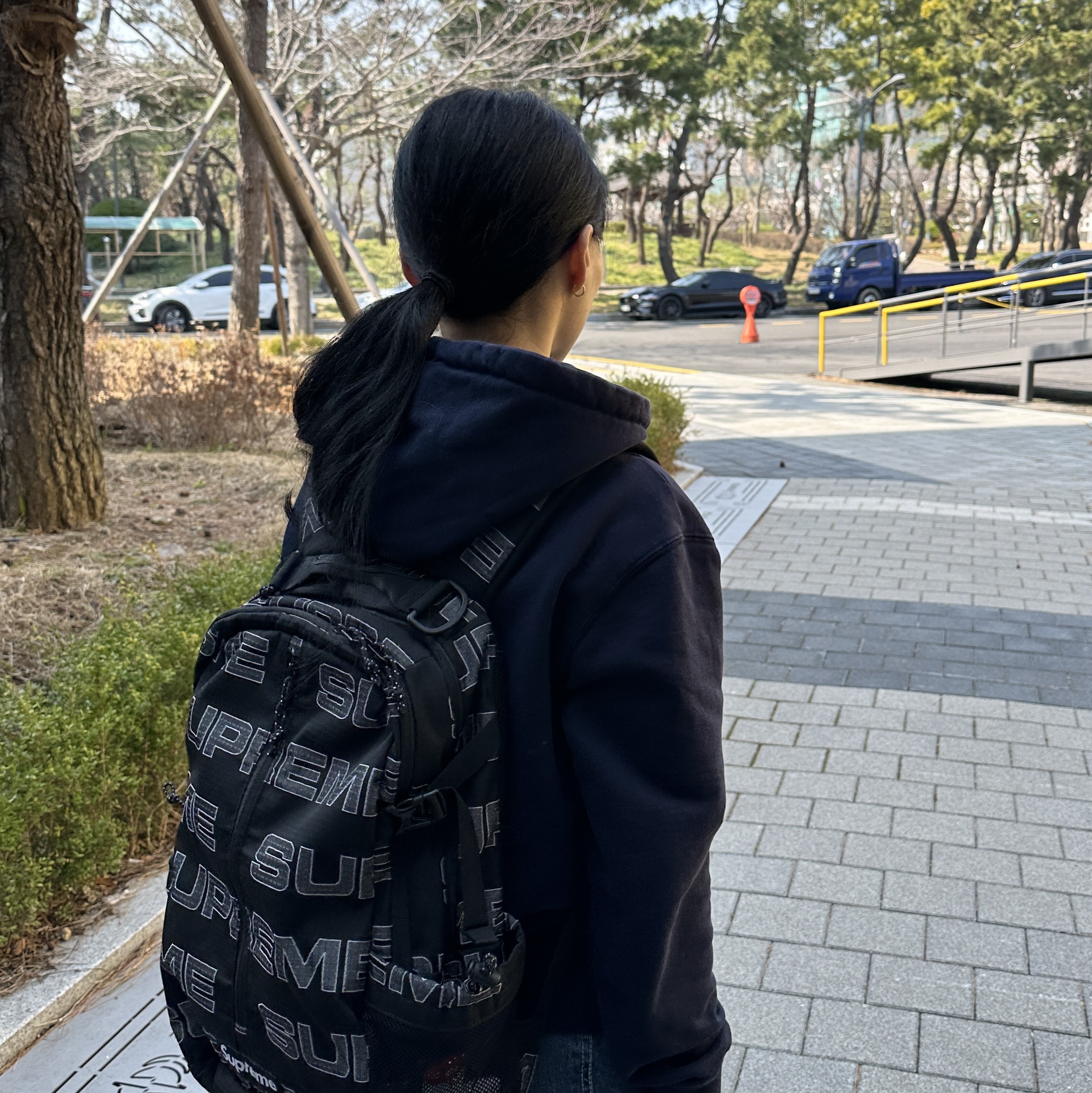 Supreme Backpack Black - 21FW 착용 스타일 - 2