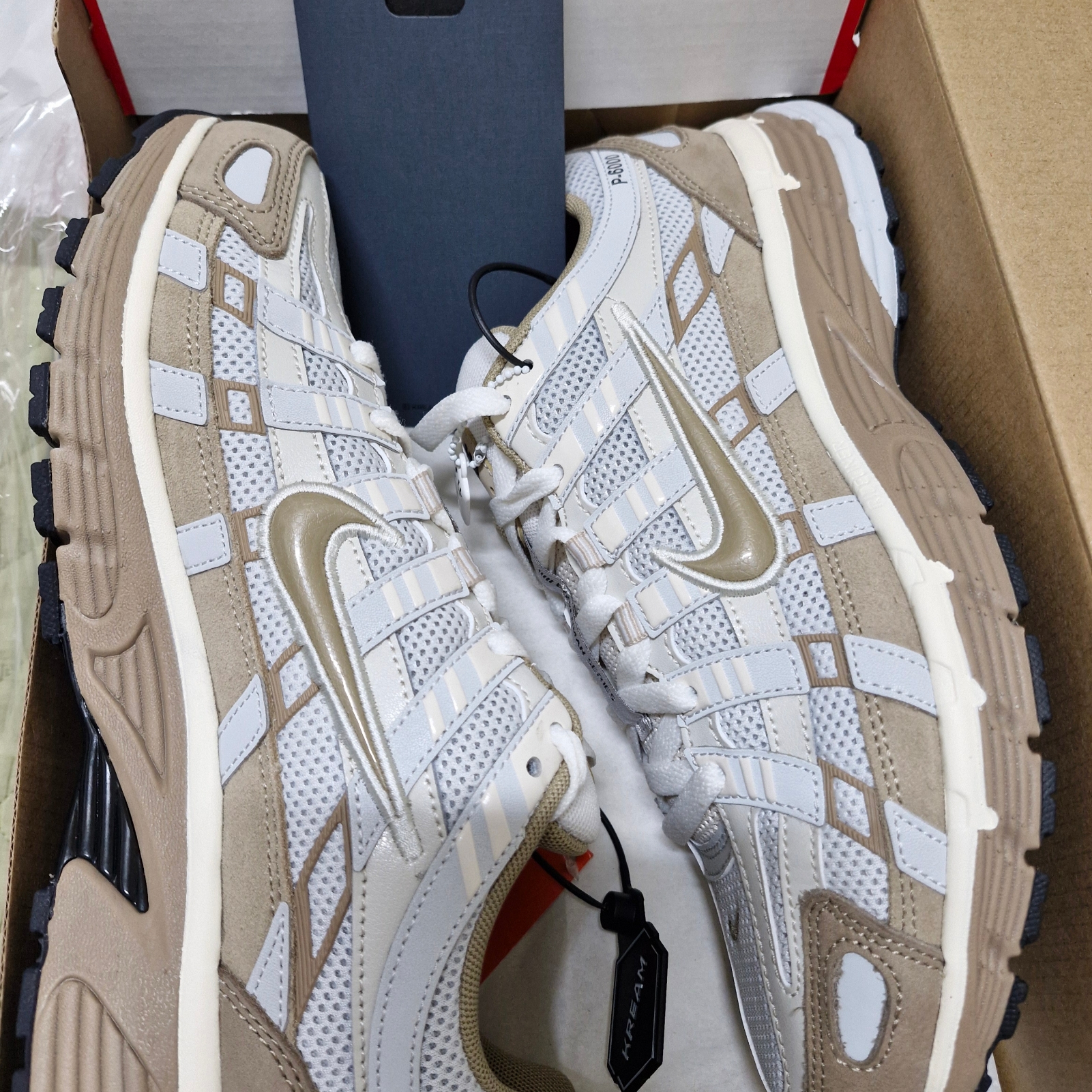 Nike P-6000 PRM Hangul Day Photon Dust Khaki 착용 스타일 - 1