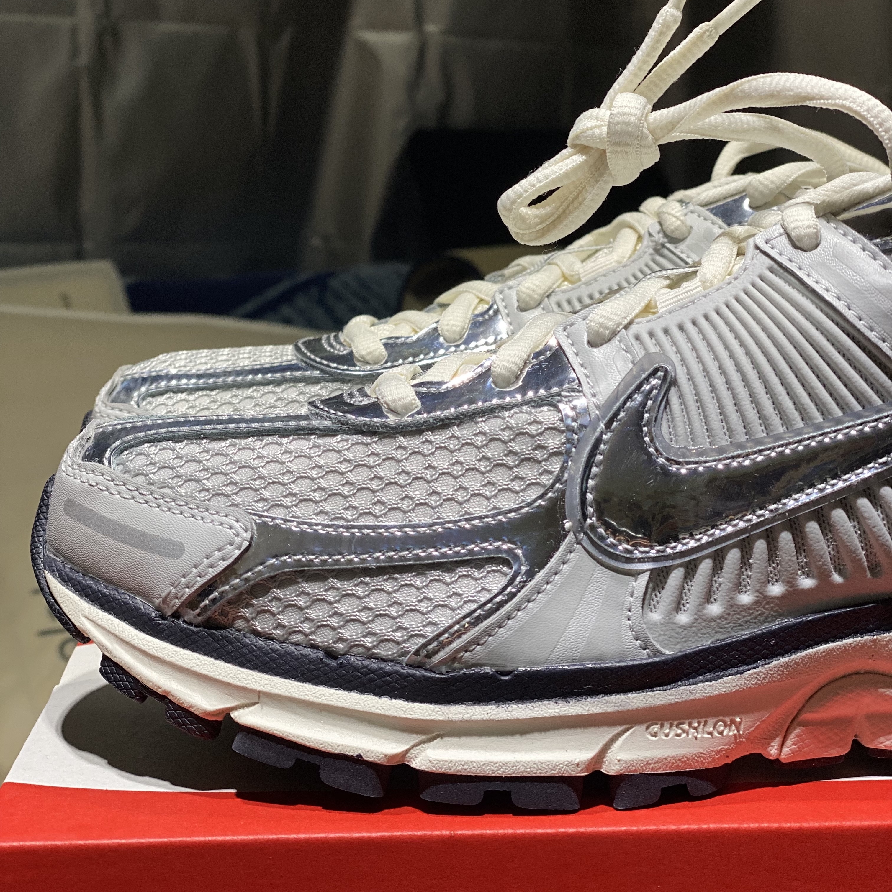 Nike Zoom Vomero 5 Photon Dust Gridiron 착용 스타일 - 1