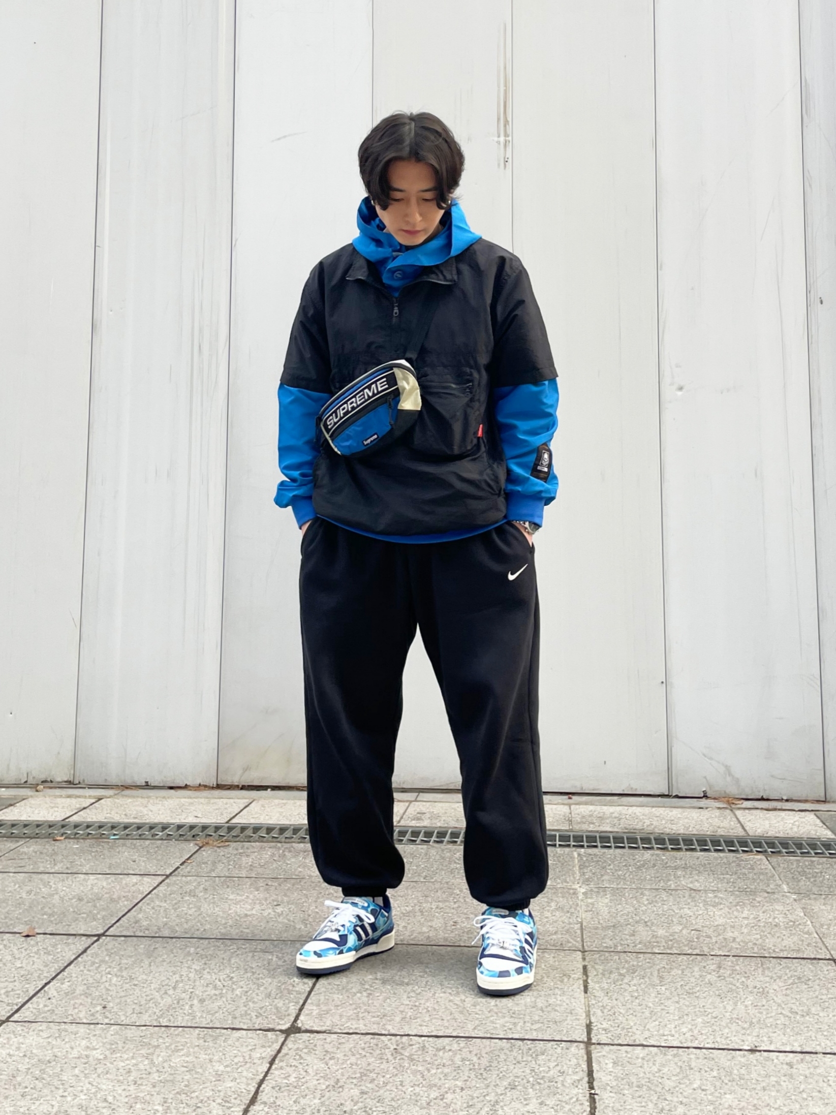 Supreme Waist Bag Blue - 23FW, Adidas x BAPE Forum 84 Low Blue Camo 착용 스타일 - 1