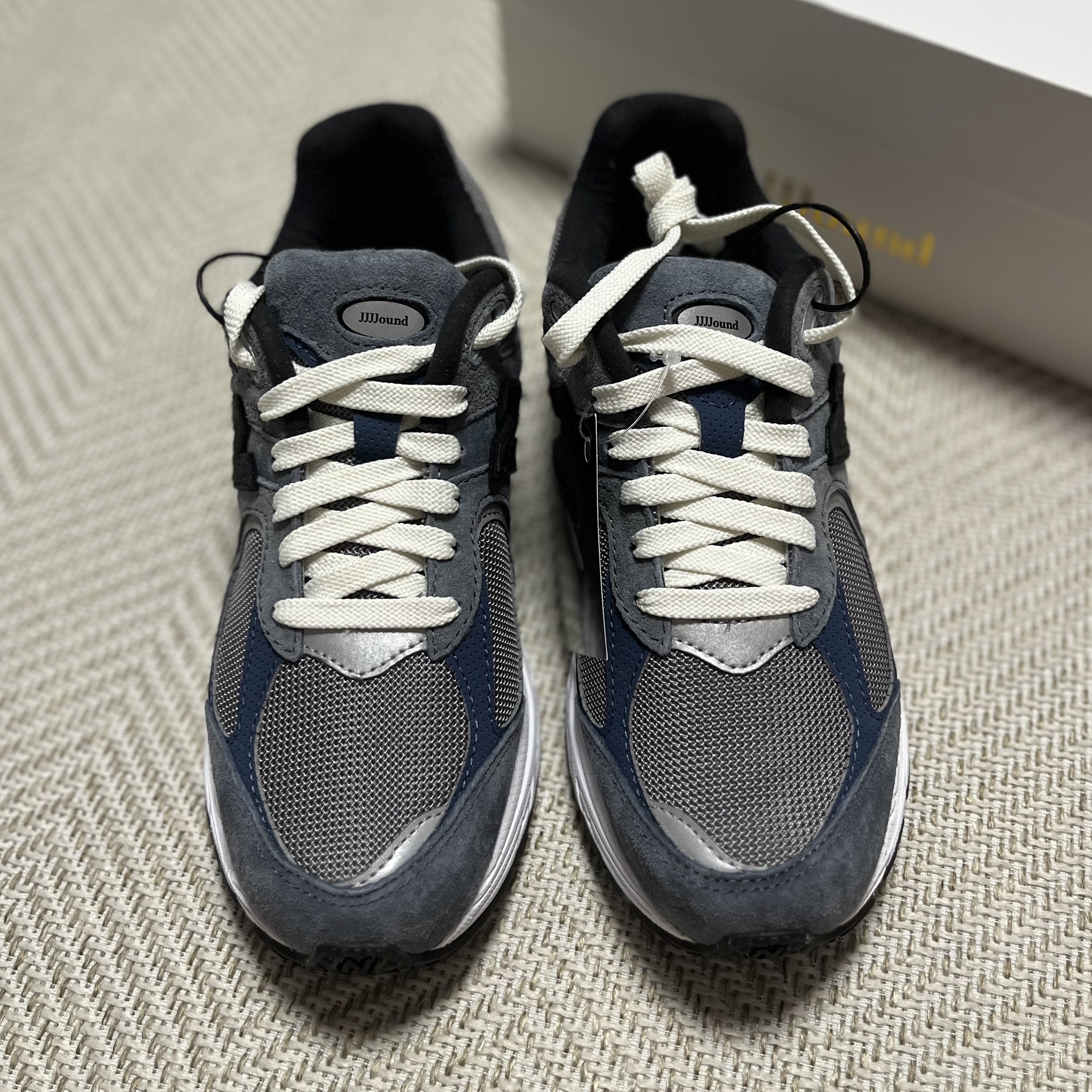 New Balance x JJJJound 2002R Storm Blue 착용 스타일 - 3
