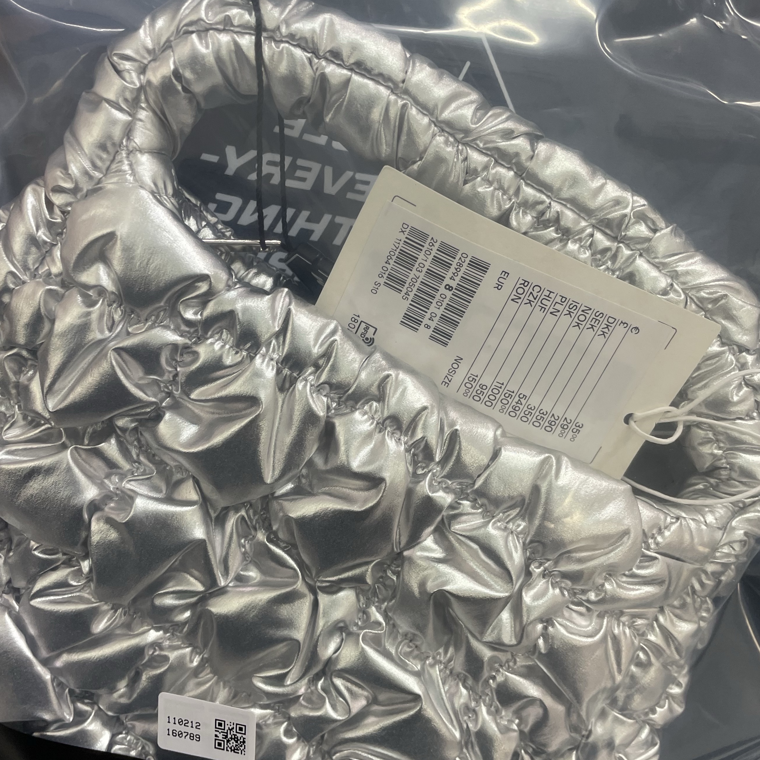 COS Quilted Micro Bag Silver 착용 스타일