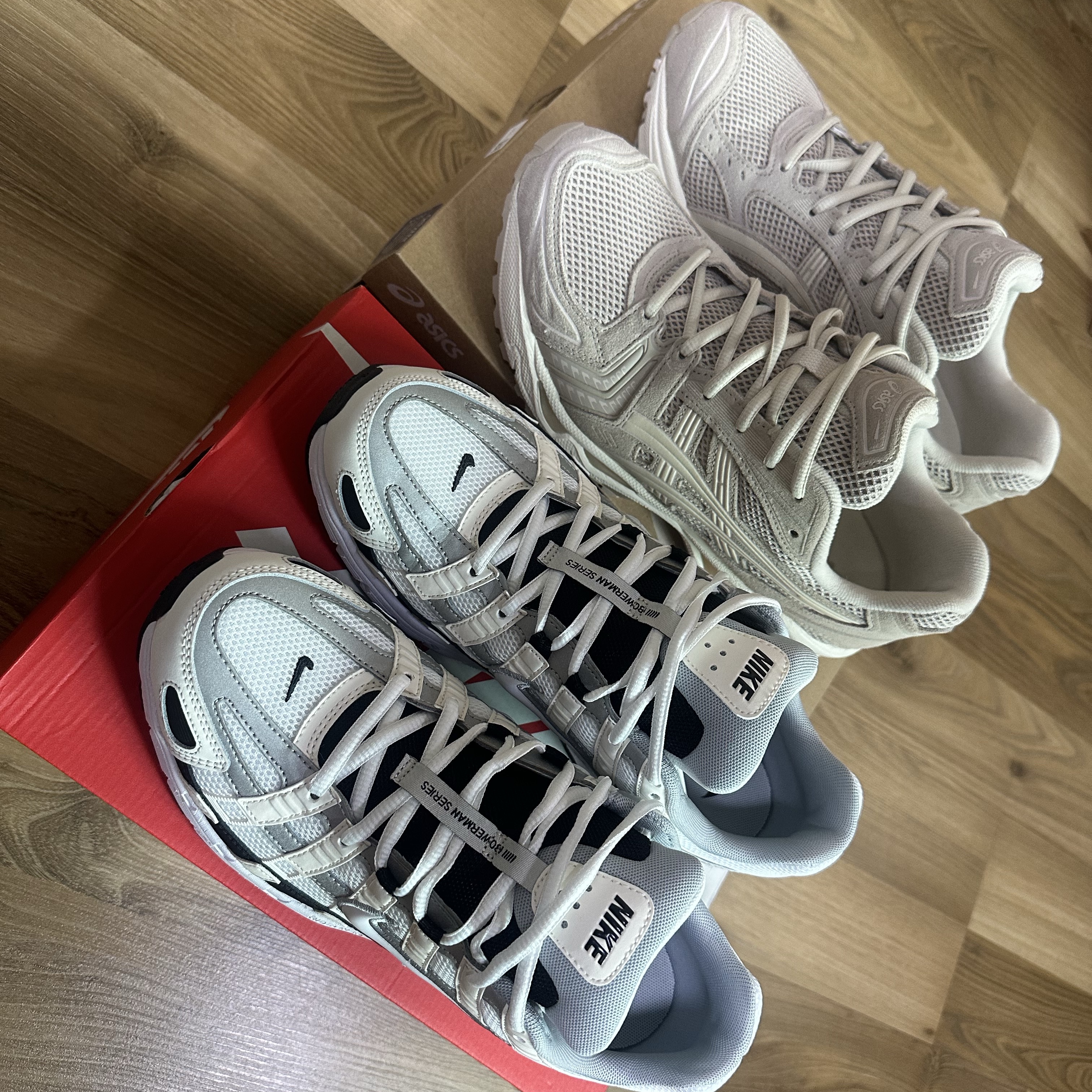 Nike P-6000 Sail Wolf Grey, Asics Gel-Kayano 14 Simply Taupe Oatmeal 착용 스타일