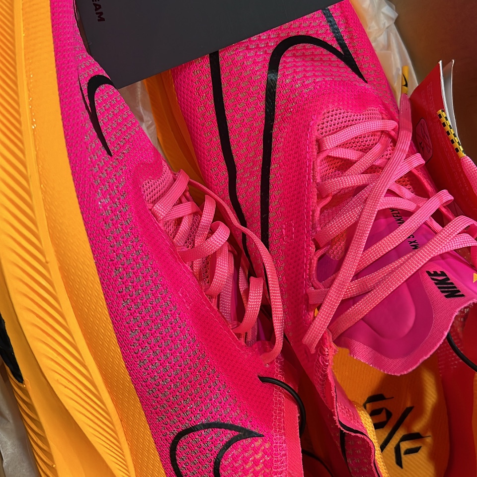 Nike ZoomX Streakfly Hyper Pink Laser Orange 착용 스타일 - 2