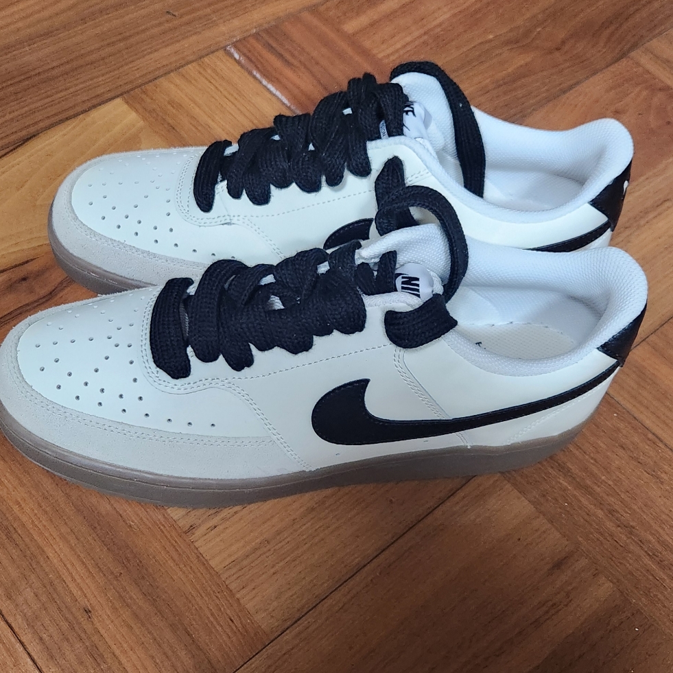 Nike Court Vision Low Sail Light Orewood Brown 착용 스타일 - 2
