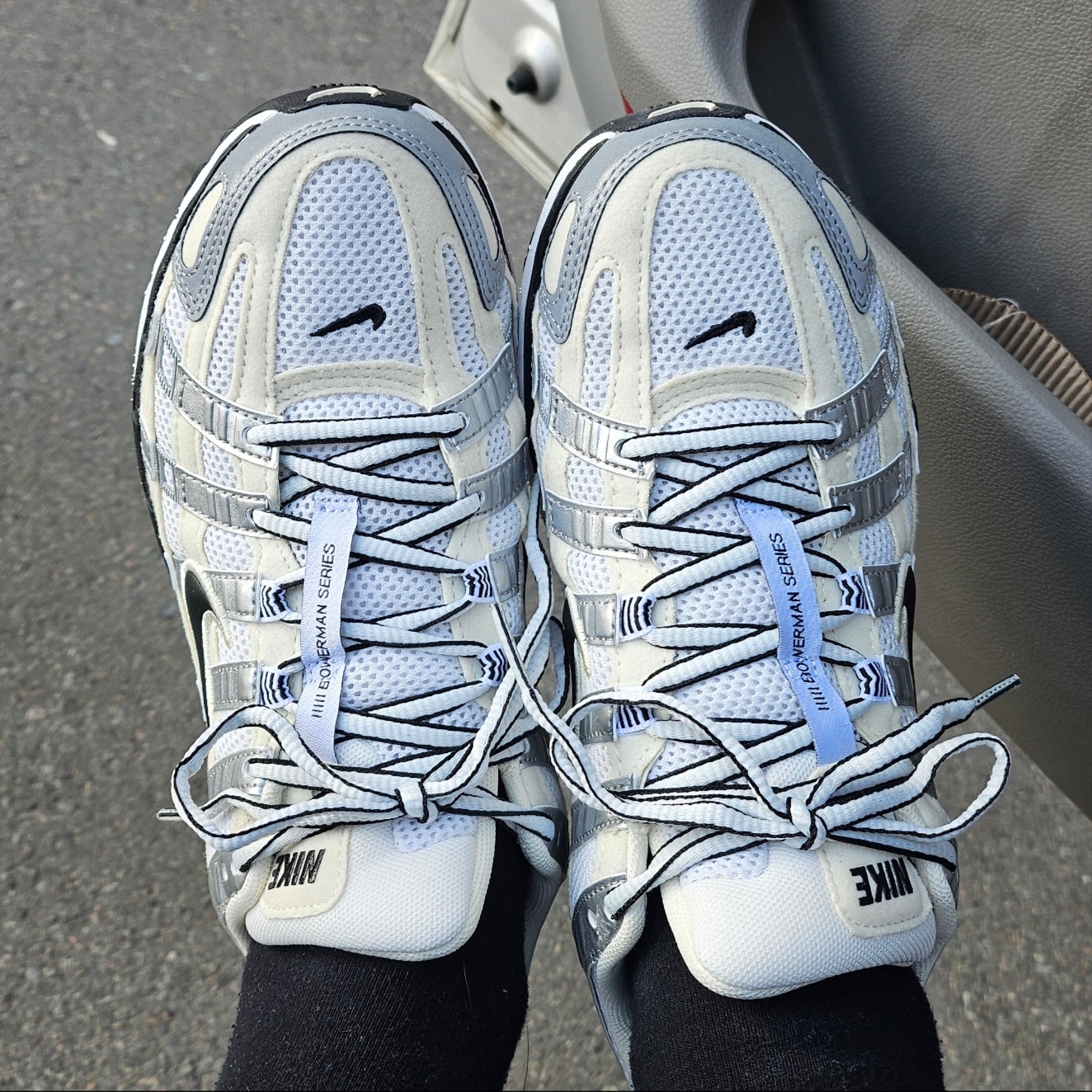 (W) Nike P-6000 Coconut Milk Metallic Silver 착용 스타일