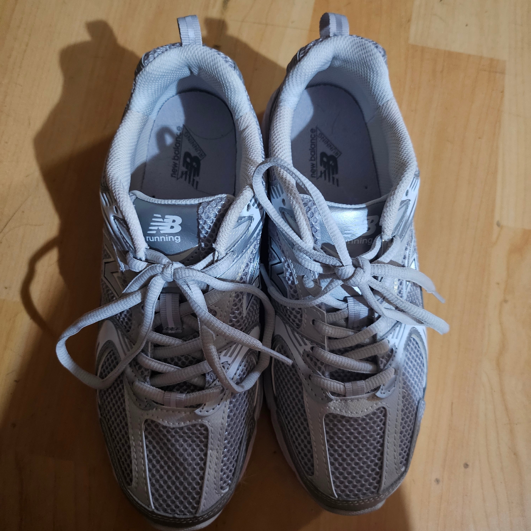 New Balance 530 Silver Grey 착용 스타일