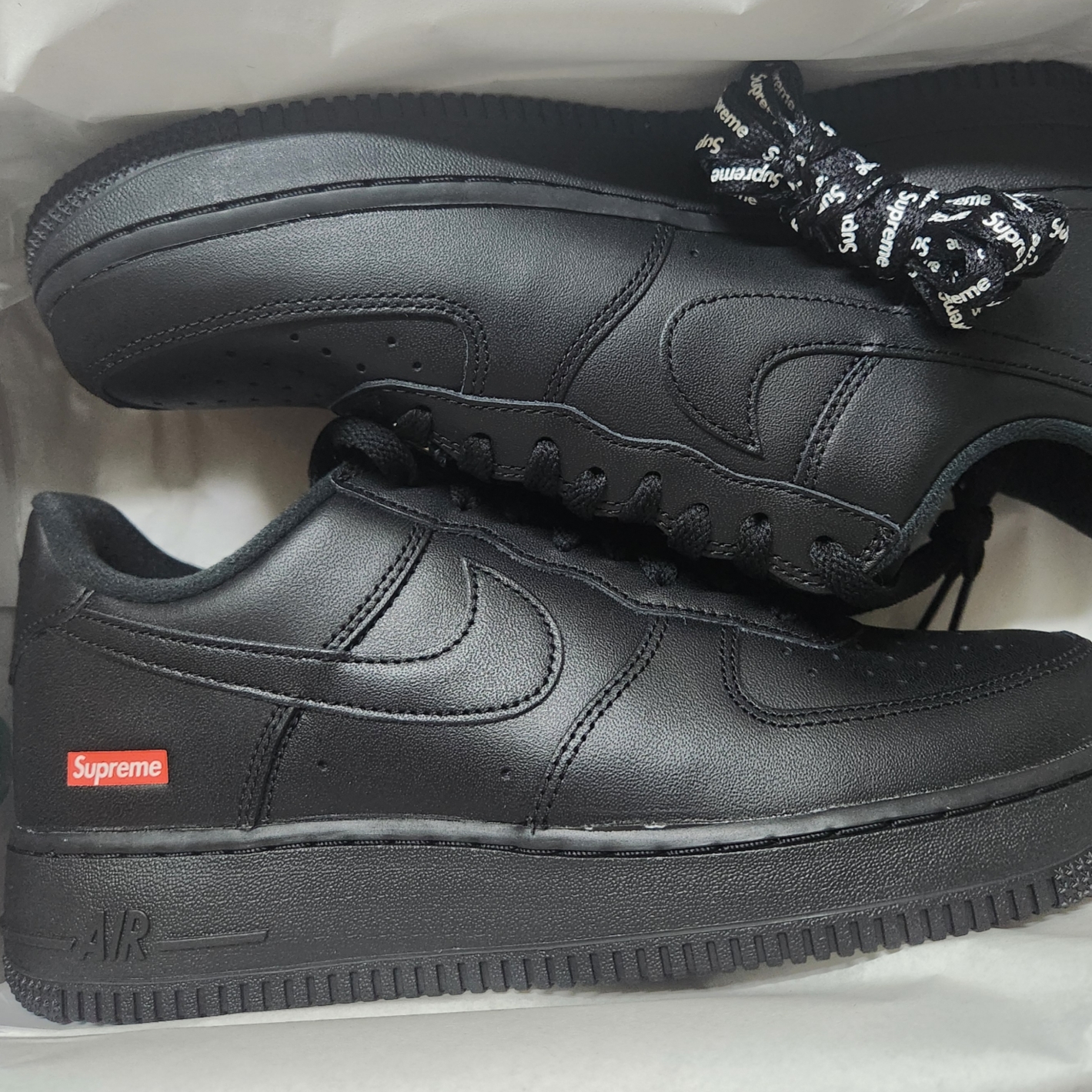 Nike x Supreme Air Force 1 Low Black 착용 스타일