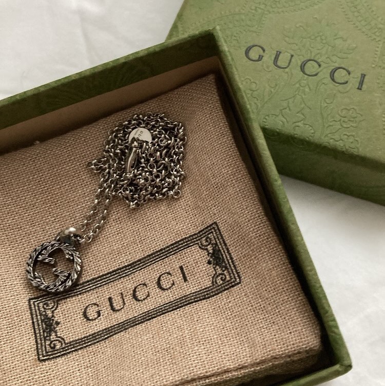 Gucci Interlocking G Pendant Necklace Silver 착용 스타일
