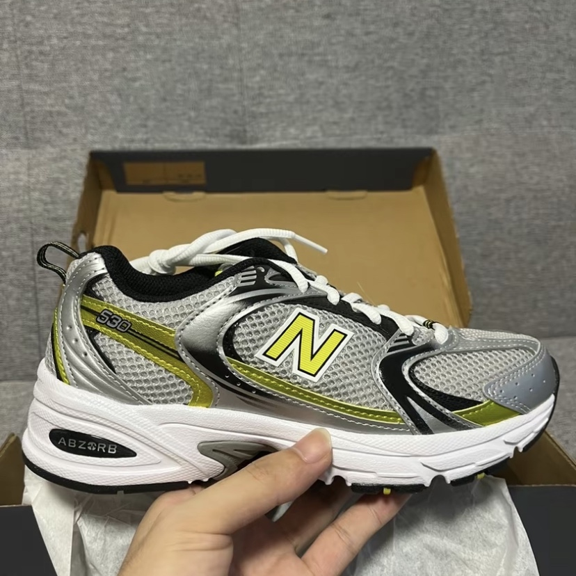 New Balance 530 Silver 착용 스타일