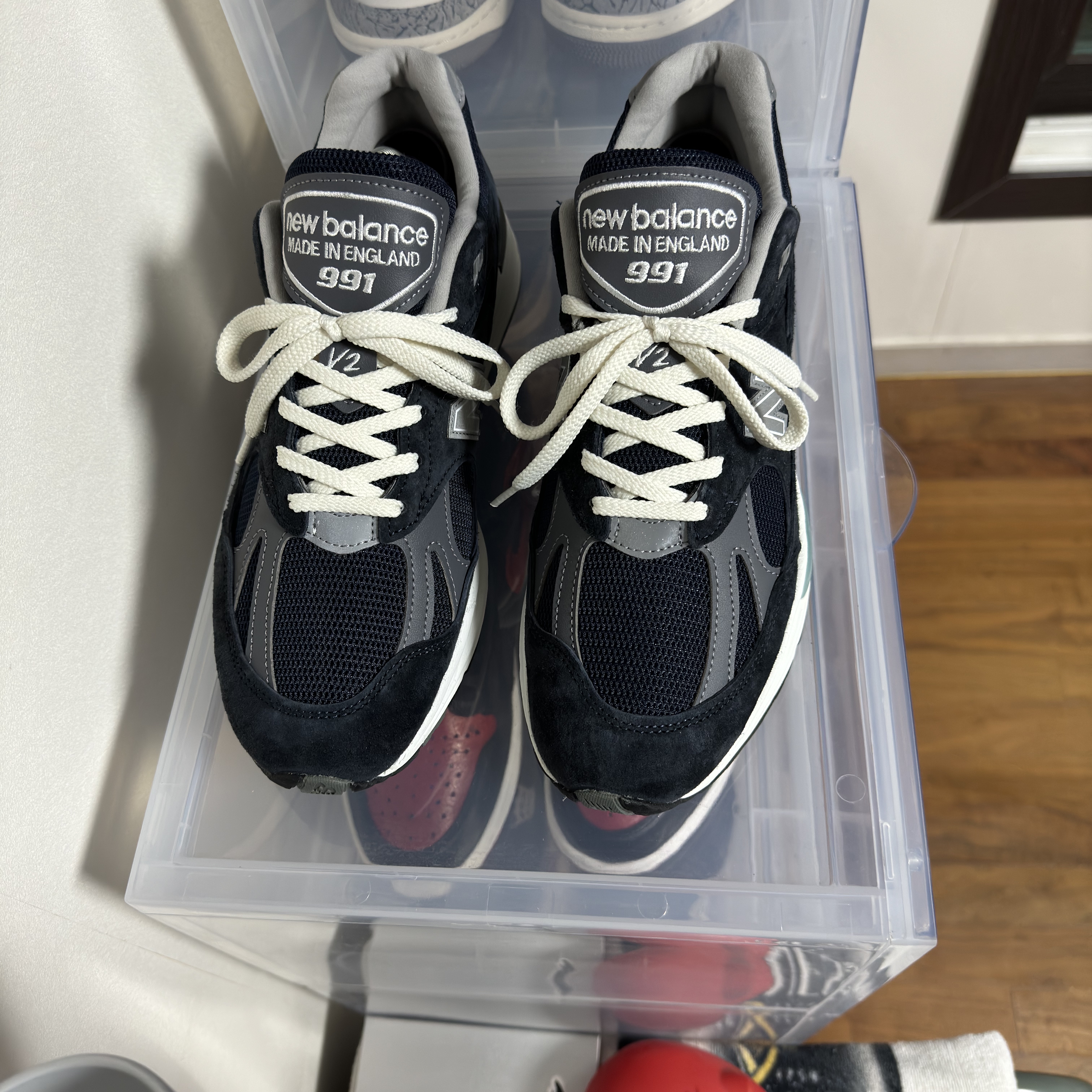 New Balance 991v2 Made in UK Dark Navy Smoked Pearl 착용 스타일 - 2
