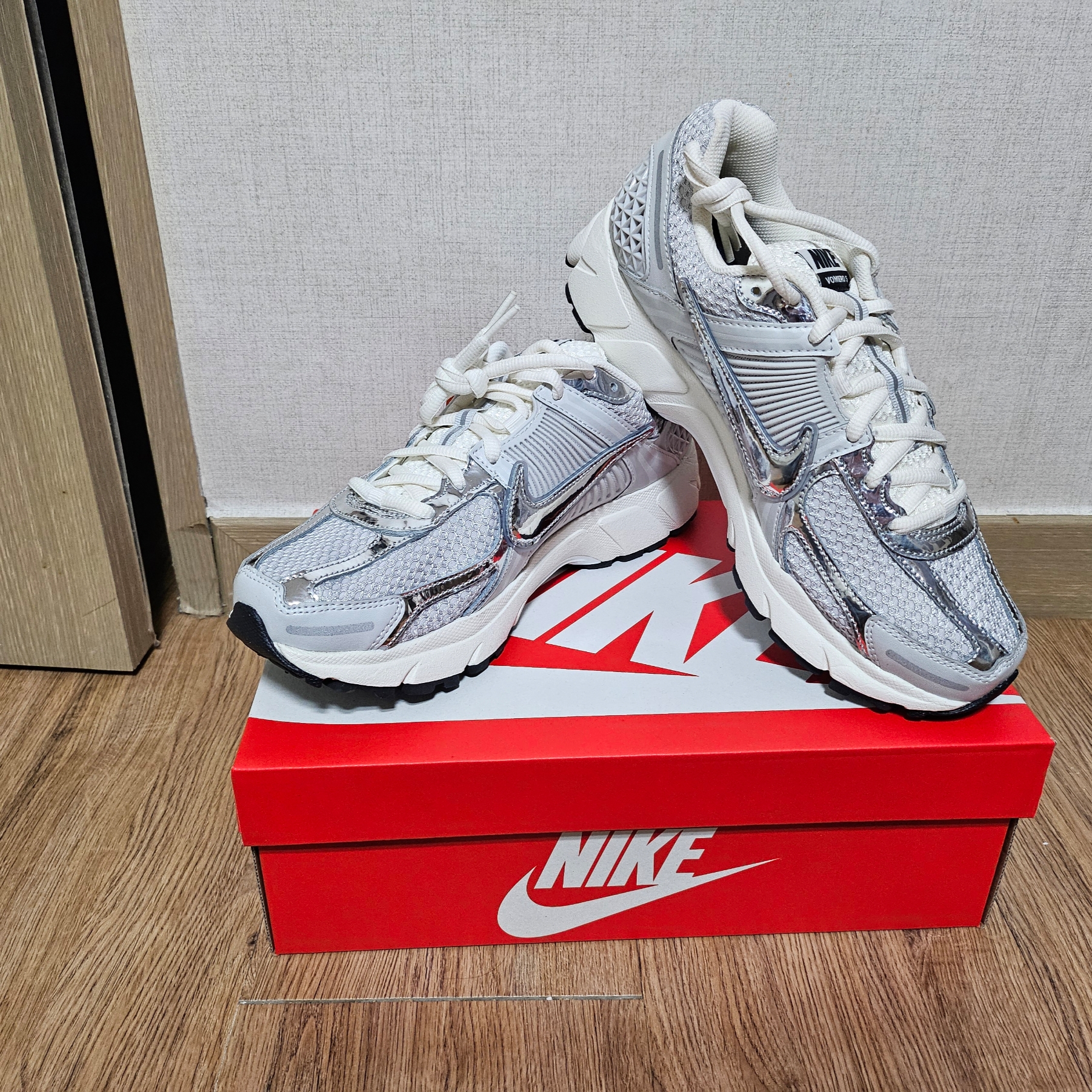 Nike Zoom Vomero 5 Photon Dust Gridiron 착용 스타일
