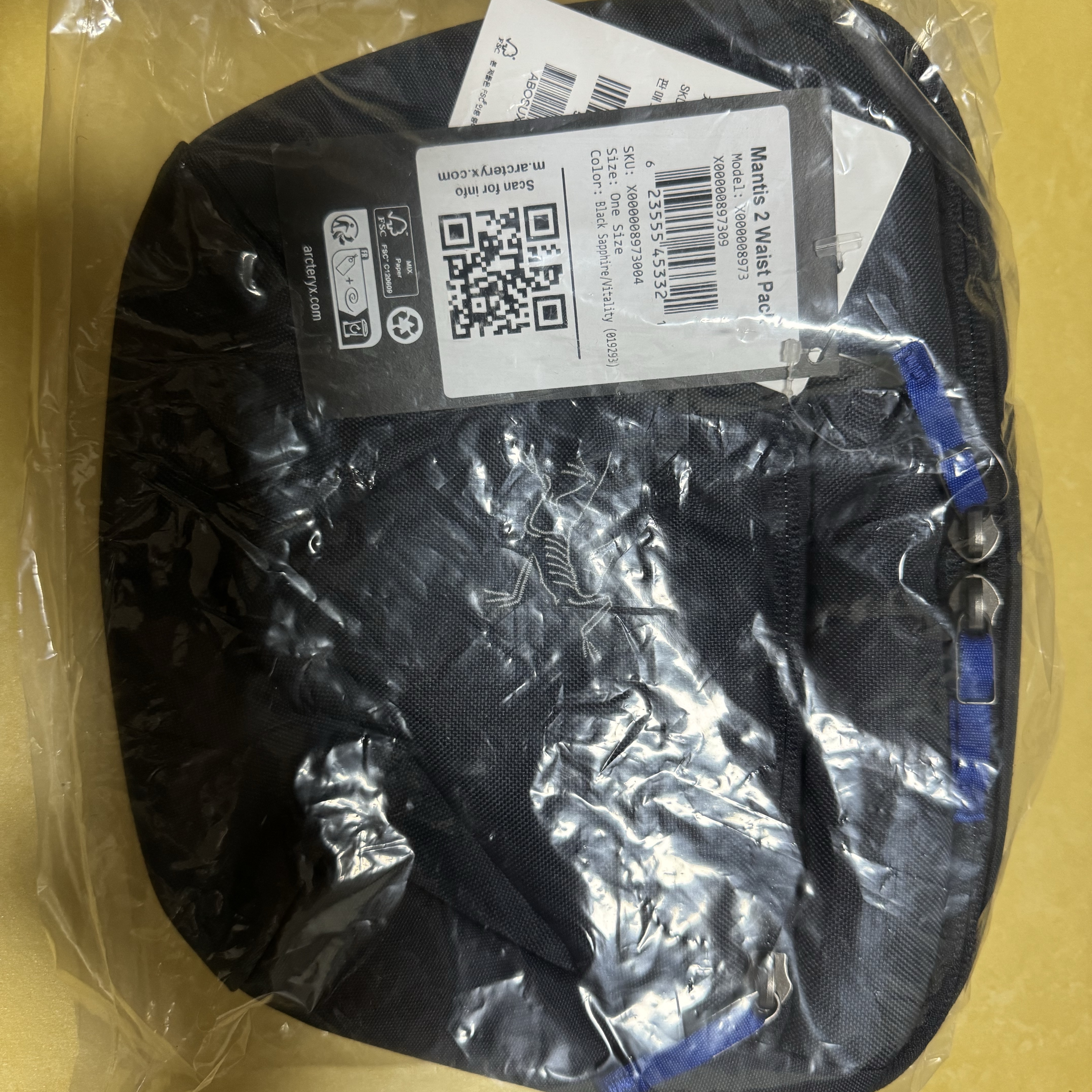 Arc'teryx Mantis 2 Waistpack Black Sapphire Vitality 착용 스타일