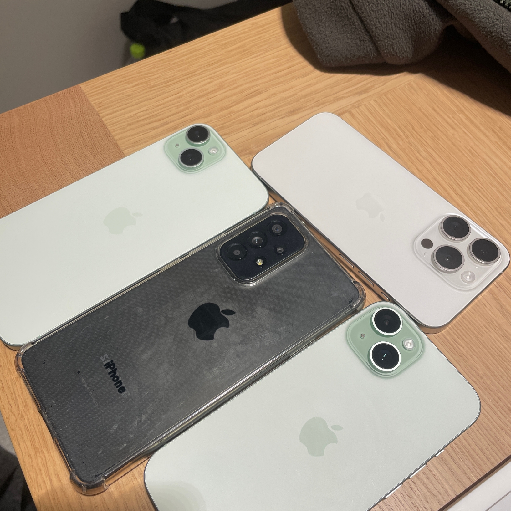 Apple iPhone 15 Pro 256GB White Titanium (Korean Ver.) 착용 스타일