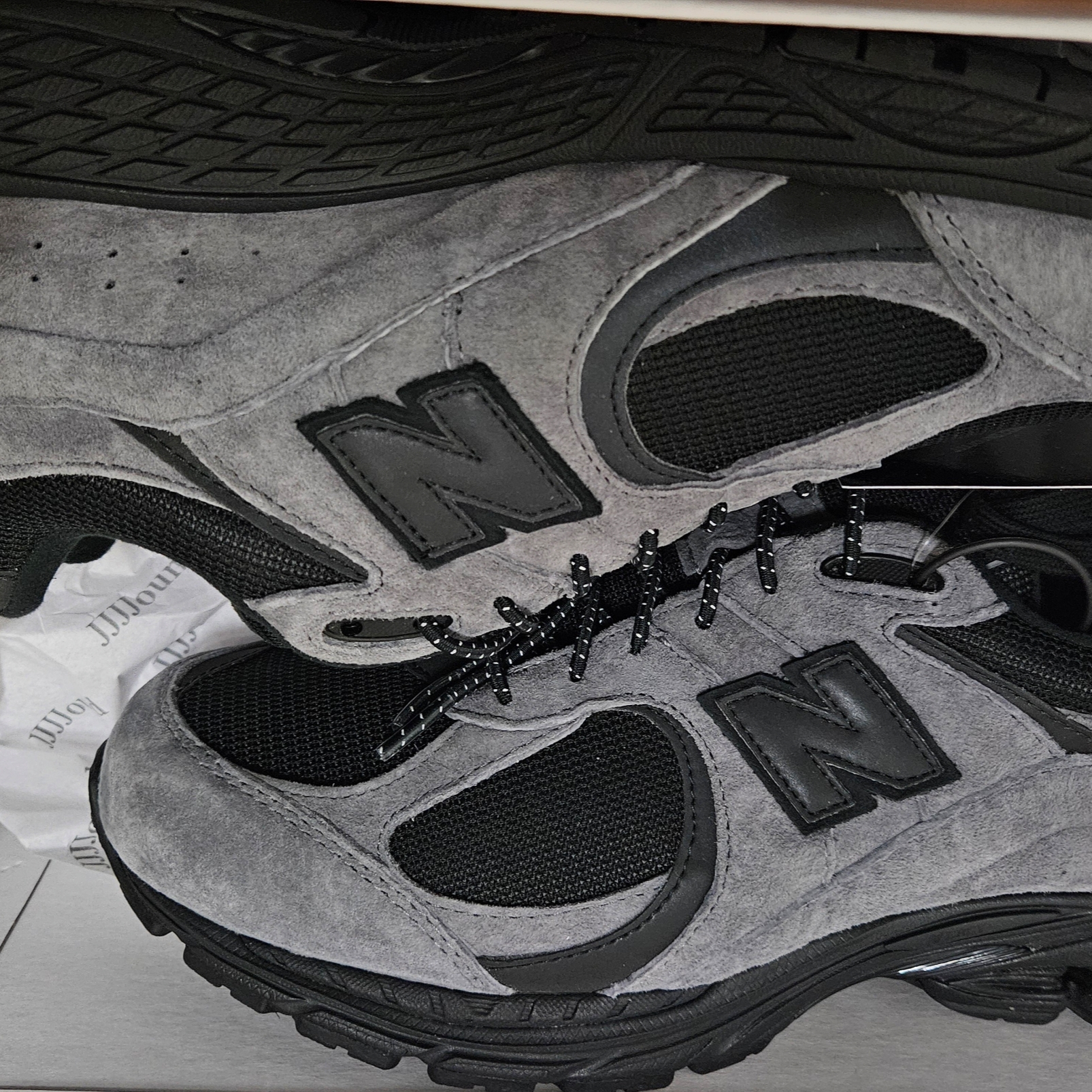 New Balance x JJJJound 2002R Gore-Tex Charcoal 착용 스타일 - 1