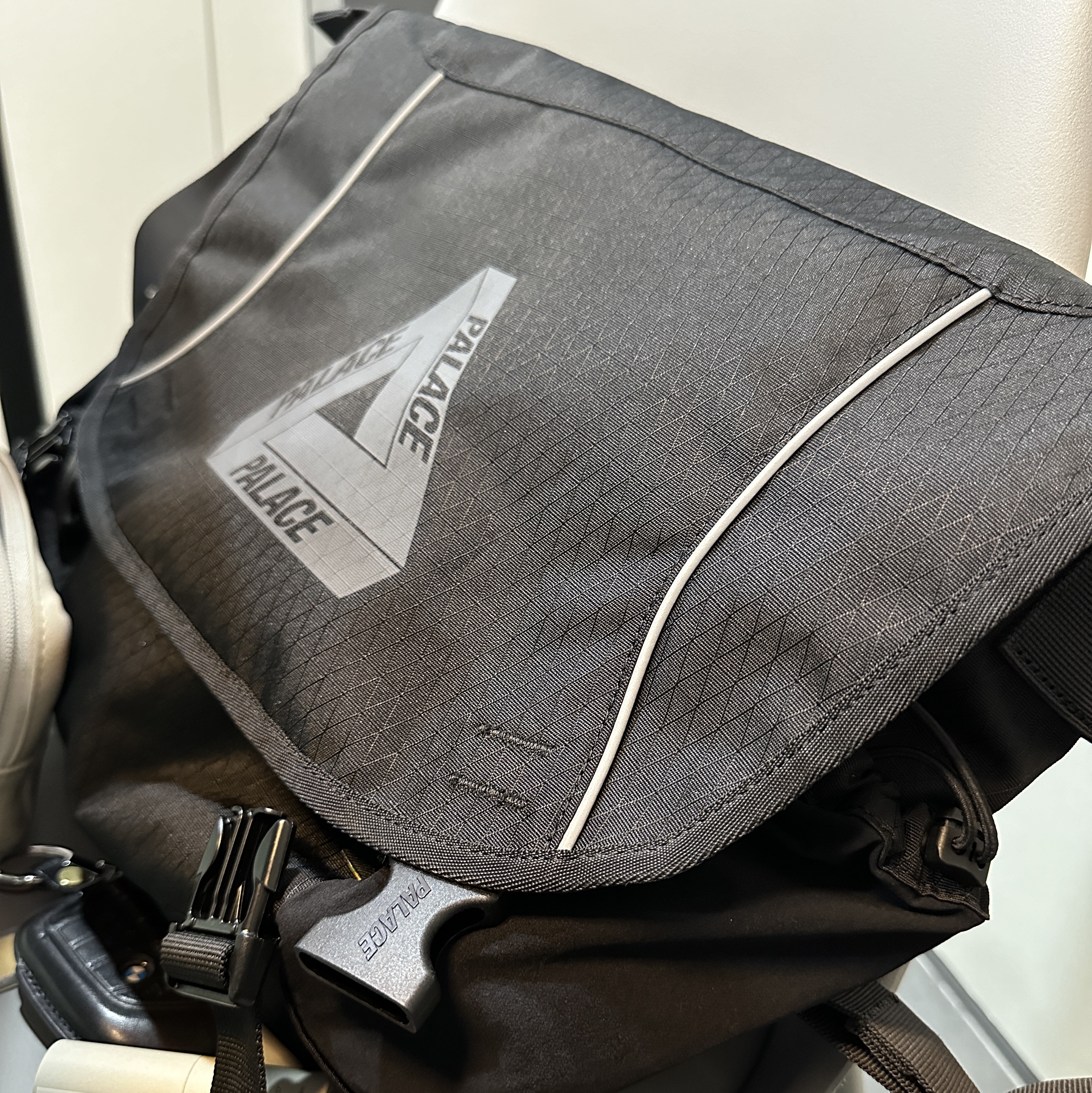 Palace Cordura Y-Rip Despatch Black - 24SS 착용 스타일