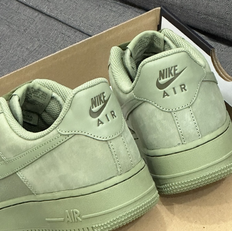 Nike Air Force 1 '07 LX Oil Green 착용 스타일