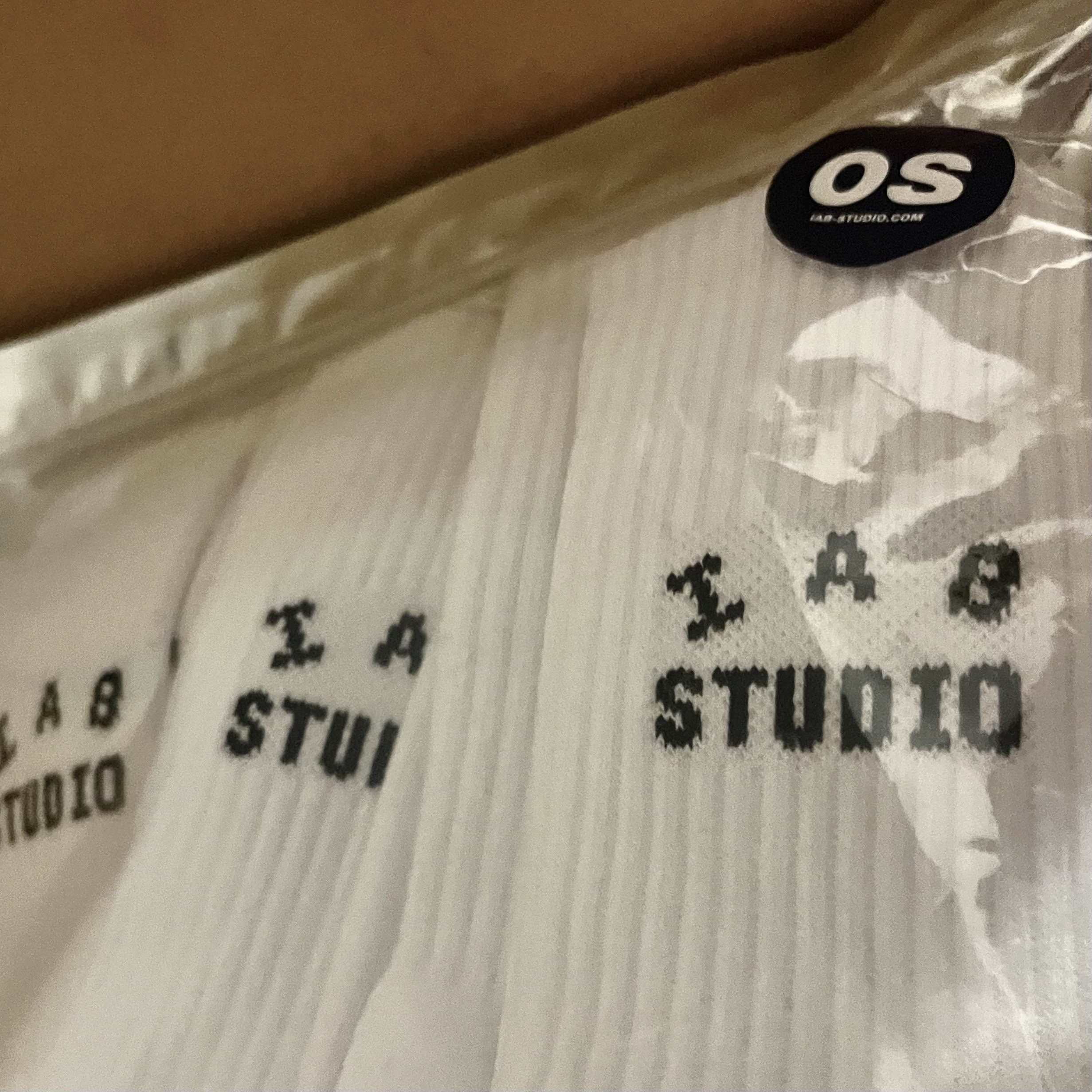 IAB Studio Socks White (5 Pack) 착용 스타일
