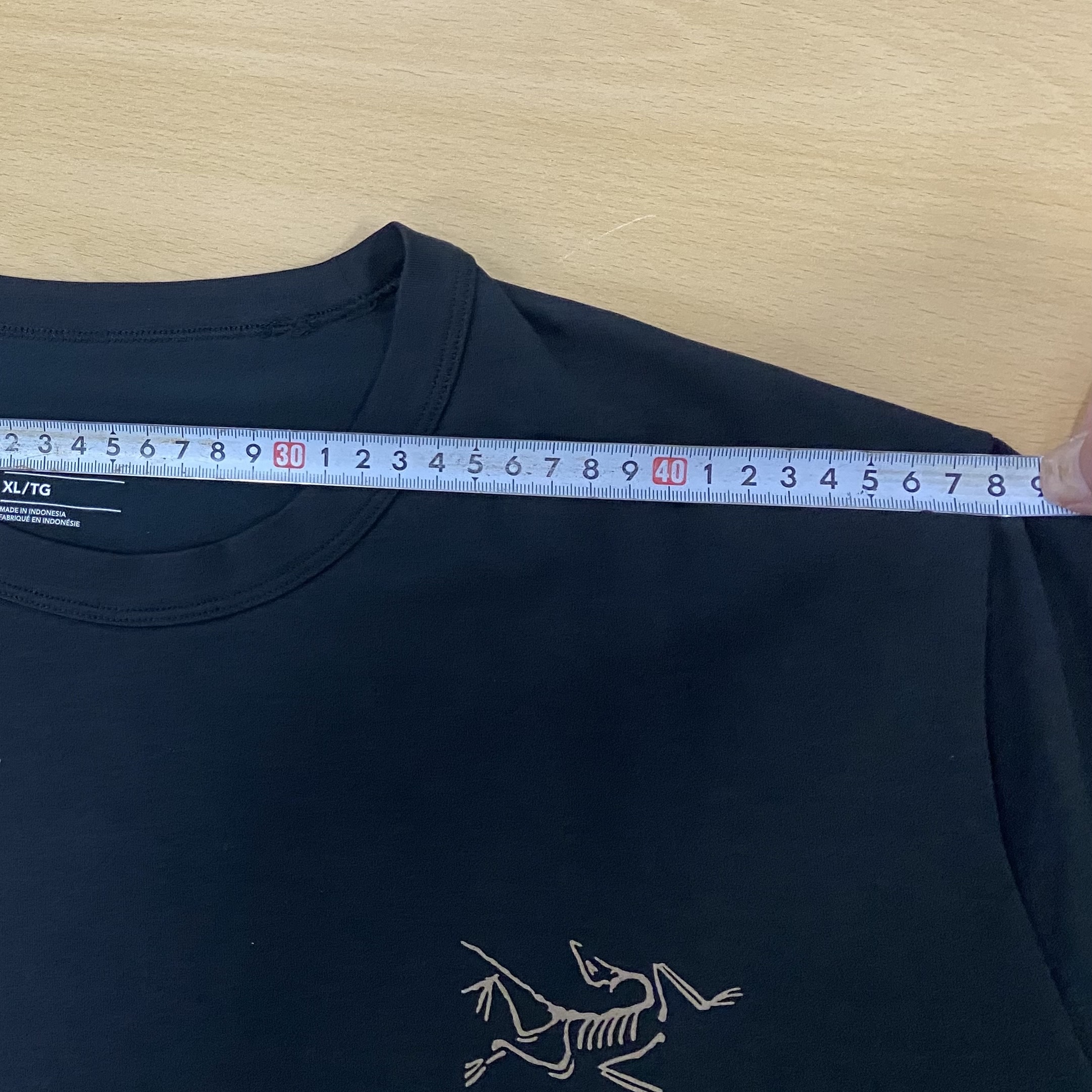 Arc'teryx Captive Split T-Shirt Black Gold 착용 스타일 - 1