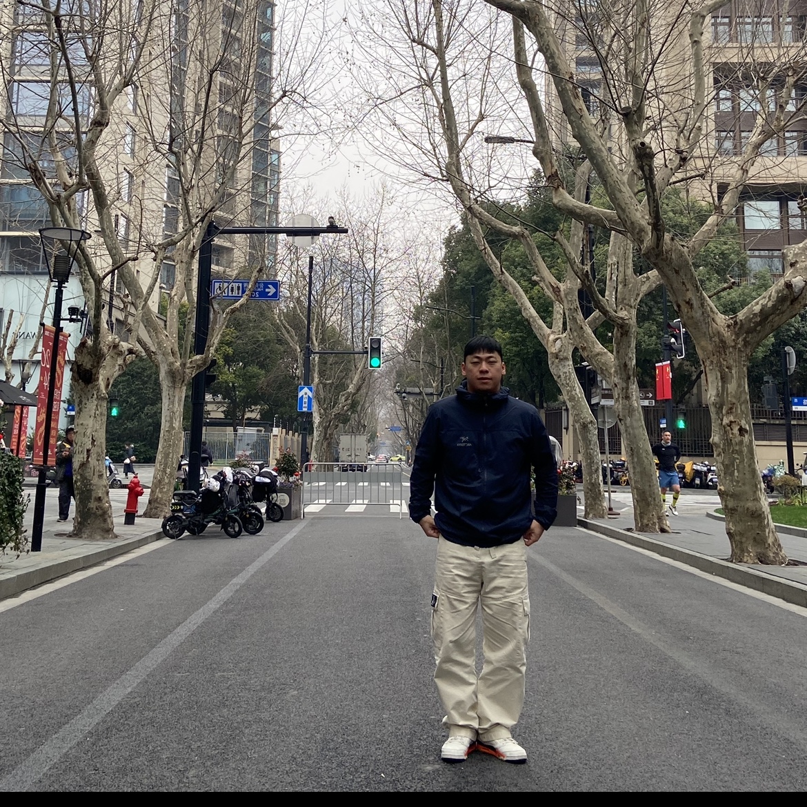 Arc'teryx Squamish Hoody Black Sapphire, Jordan 5 Retro Orange Blaze 착용 스타일