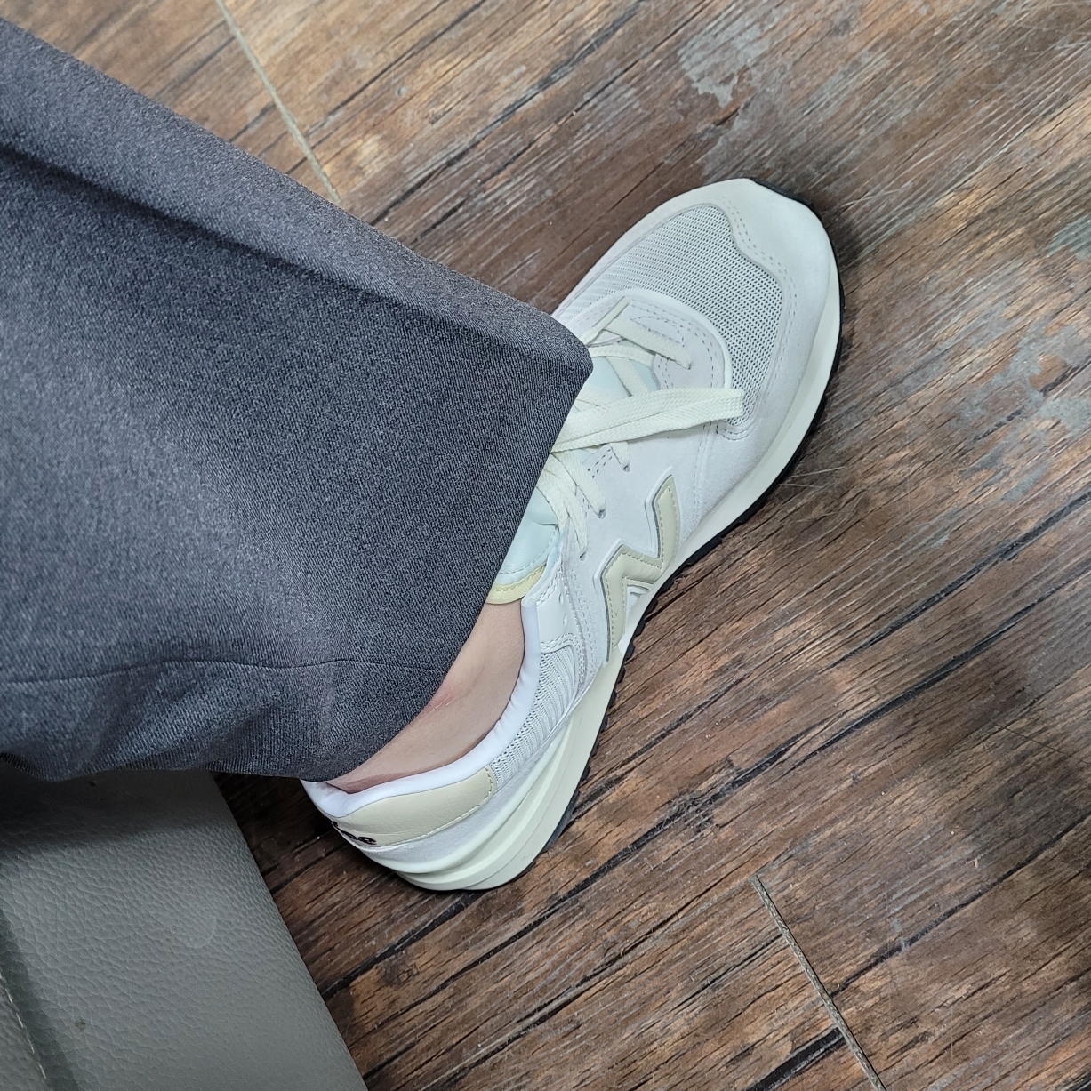 New Balance 574 Legacy Ivory 착용 스타일