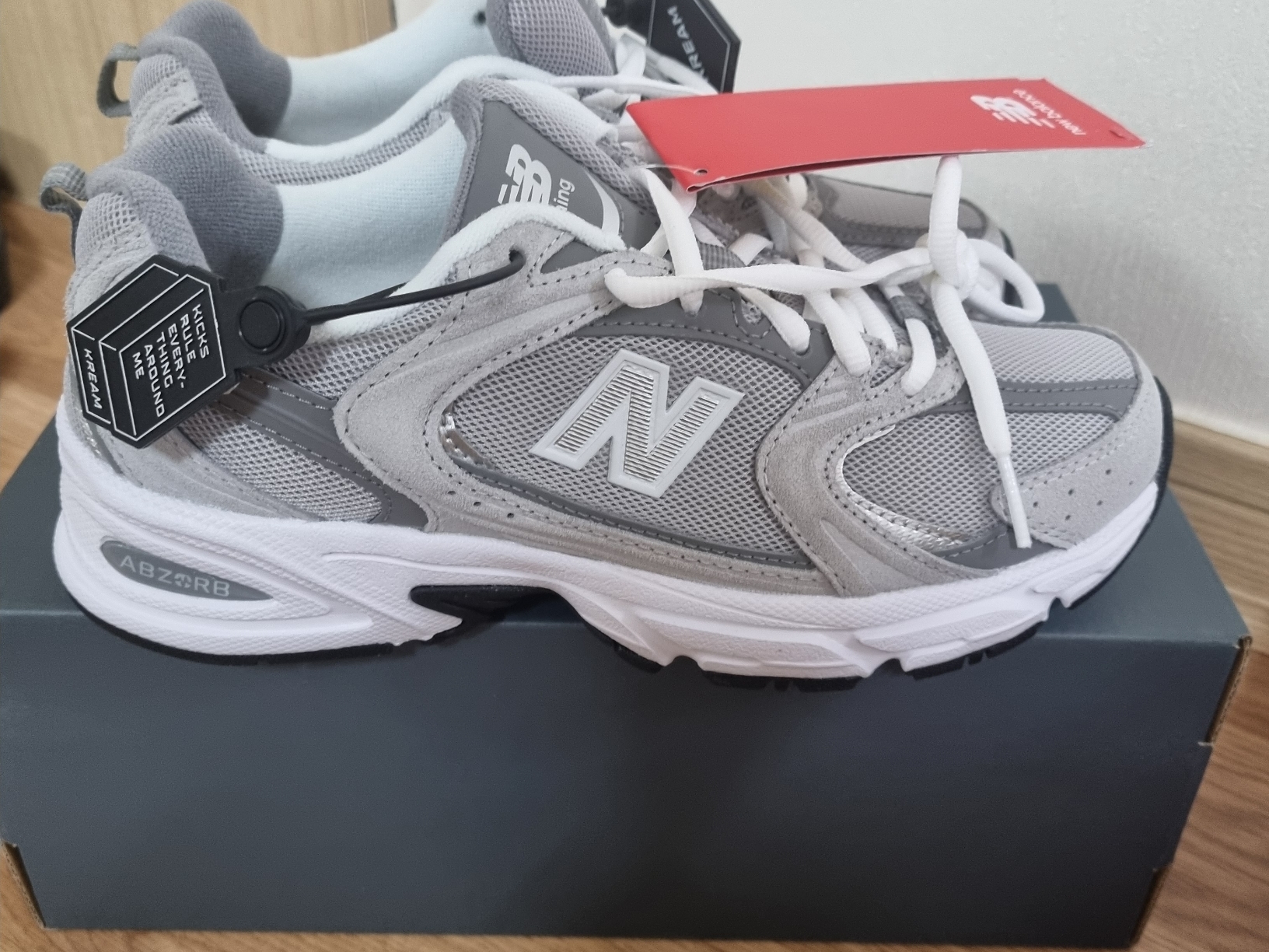 New Balance 530 Grey 착용 스타일