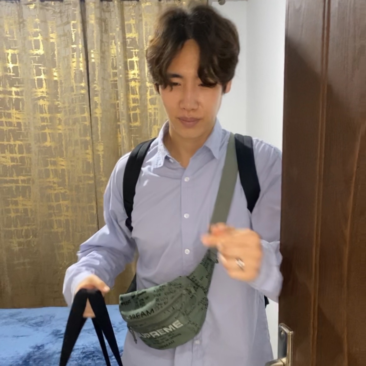 Supreme Field Waist Bag Olive Gonz - 23SS, Balenciaga Explorer Reversible Backpack Black Beige 착용 스타일