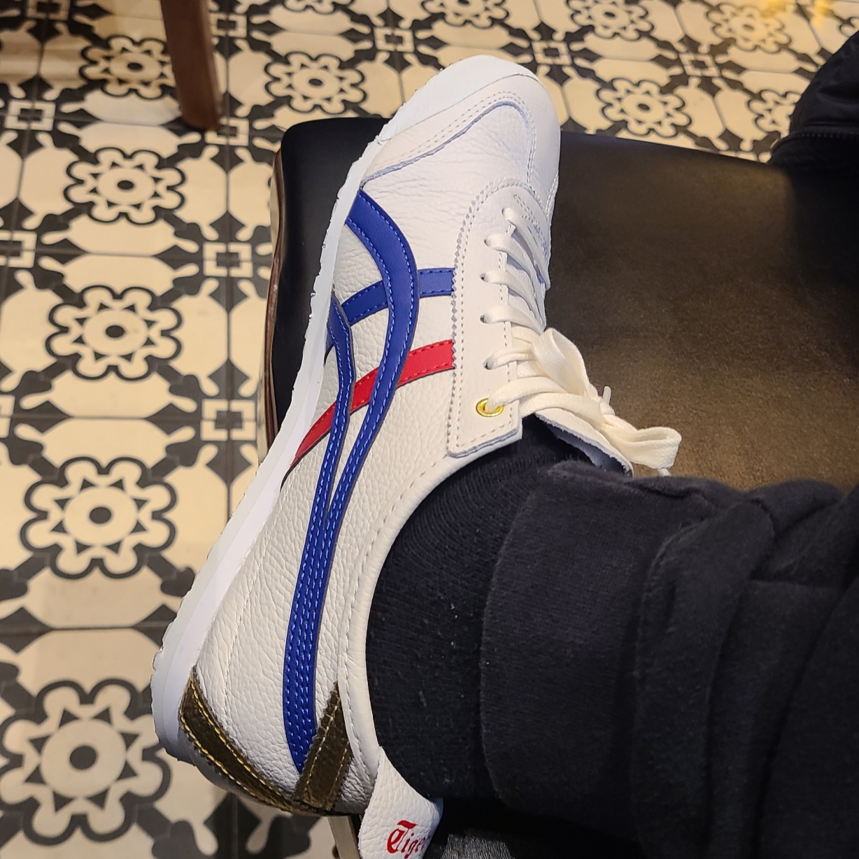 Onitsuka Tiger Mexico 66 White Dark Blue 착용 스타일