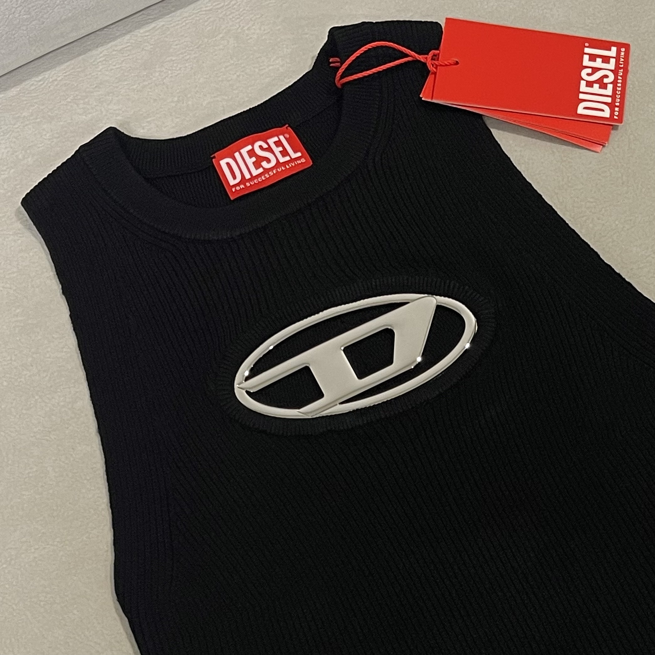 (W) Diesel M-Onerva-Top Cut-Out Knit Top with Logo Plaque Silver Black 착용 스타일 - 3