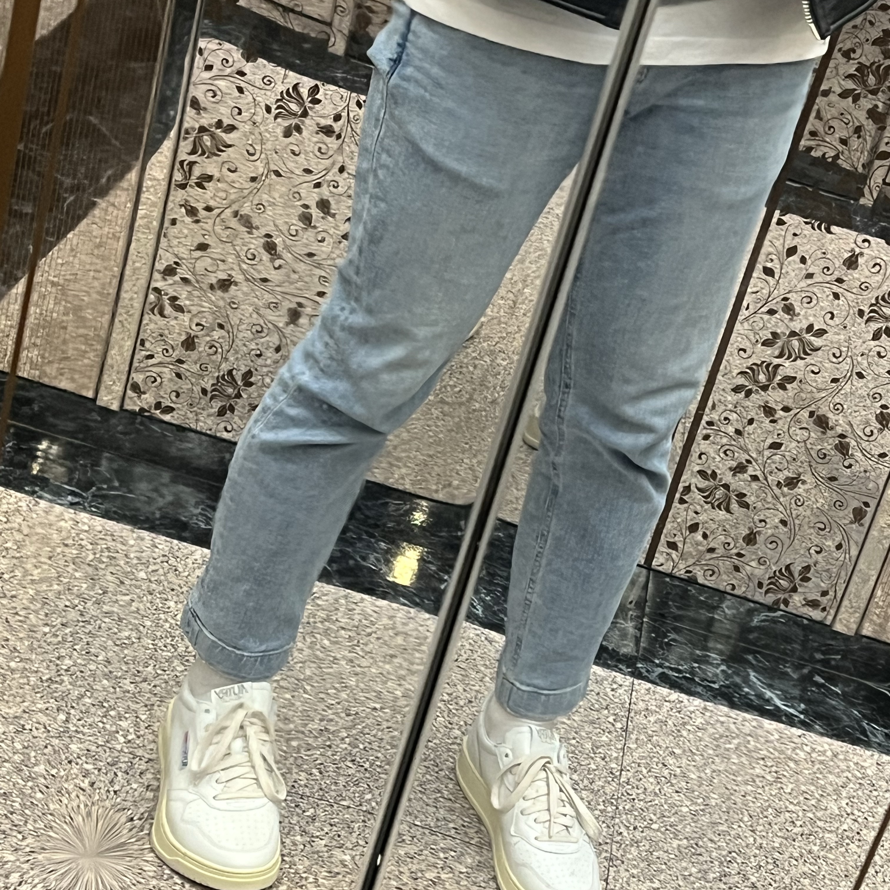 Autry Medalist Low Leather Sneakers White 착용 스타일 - 2