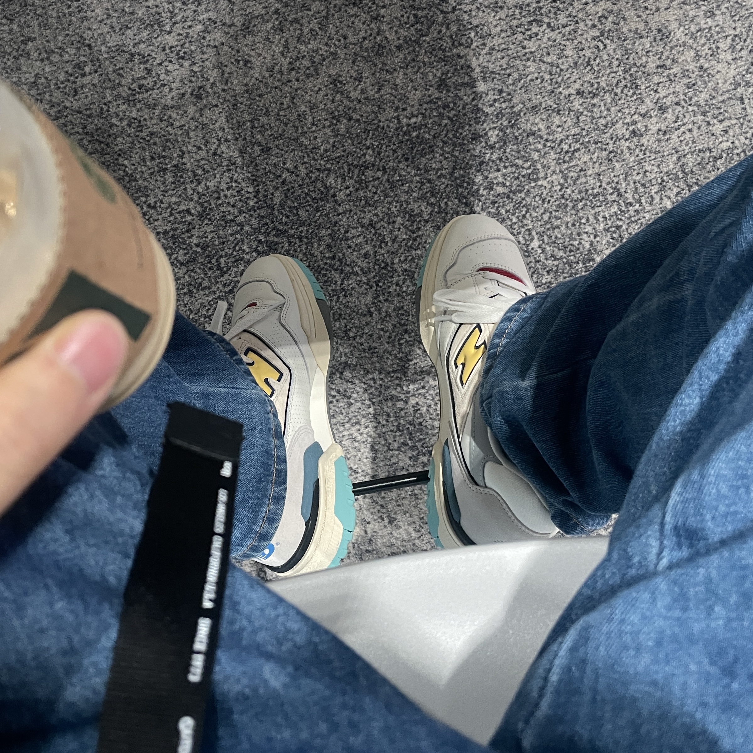 New Balance 550 Sea Salt Yellow - 2E Wide 착용 스타일 - 2