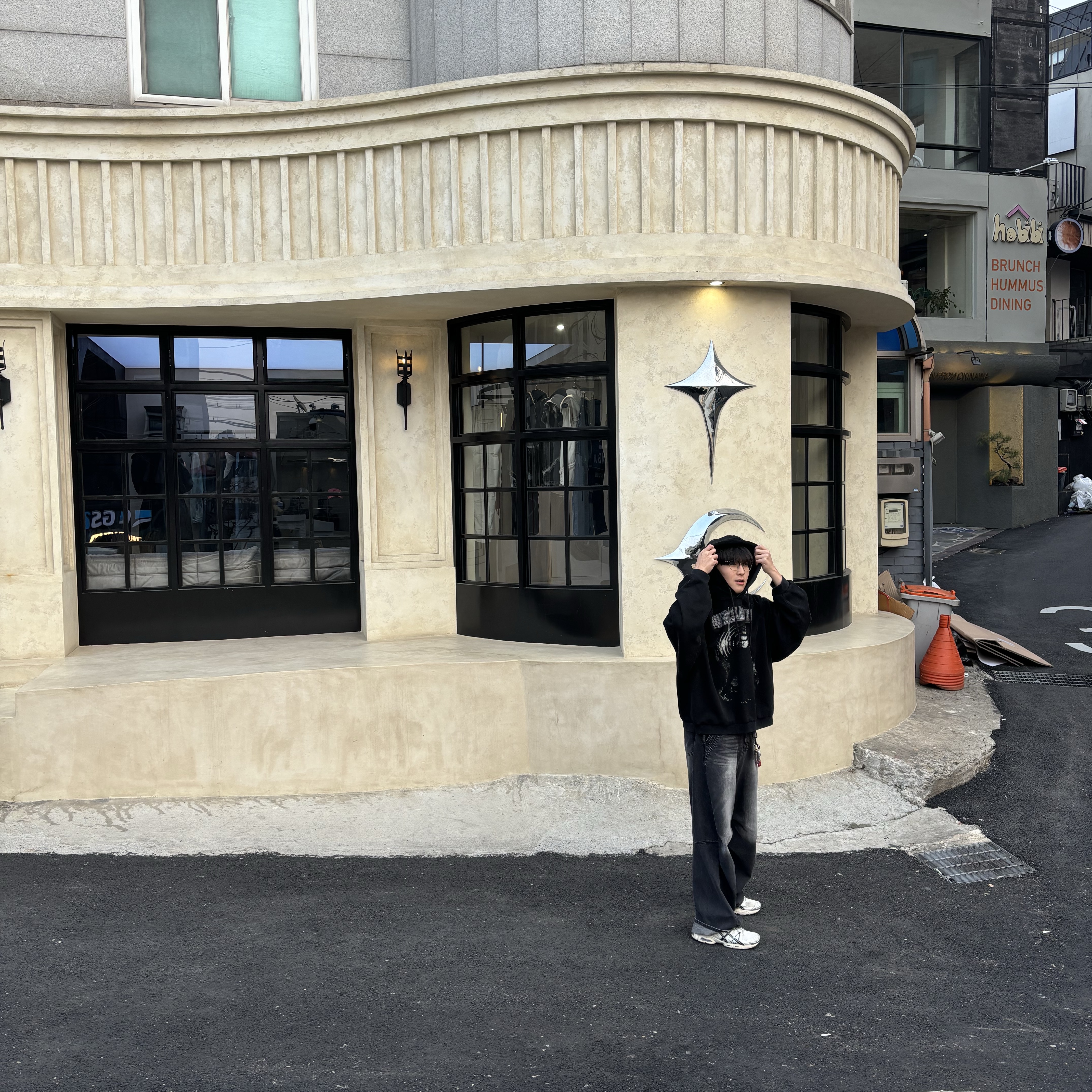 Project G/R Mind Slaughter Vintage Washeed Hoodie Black, Asics Gel-Nimbus 9 Cream Black 착용 스타일