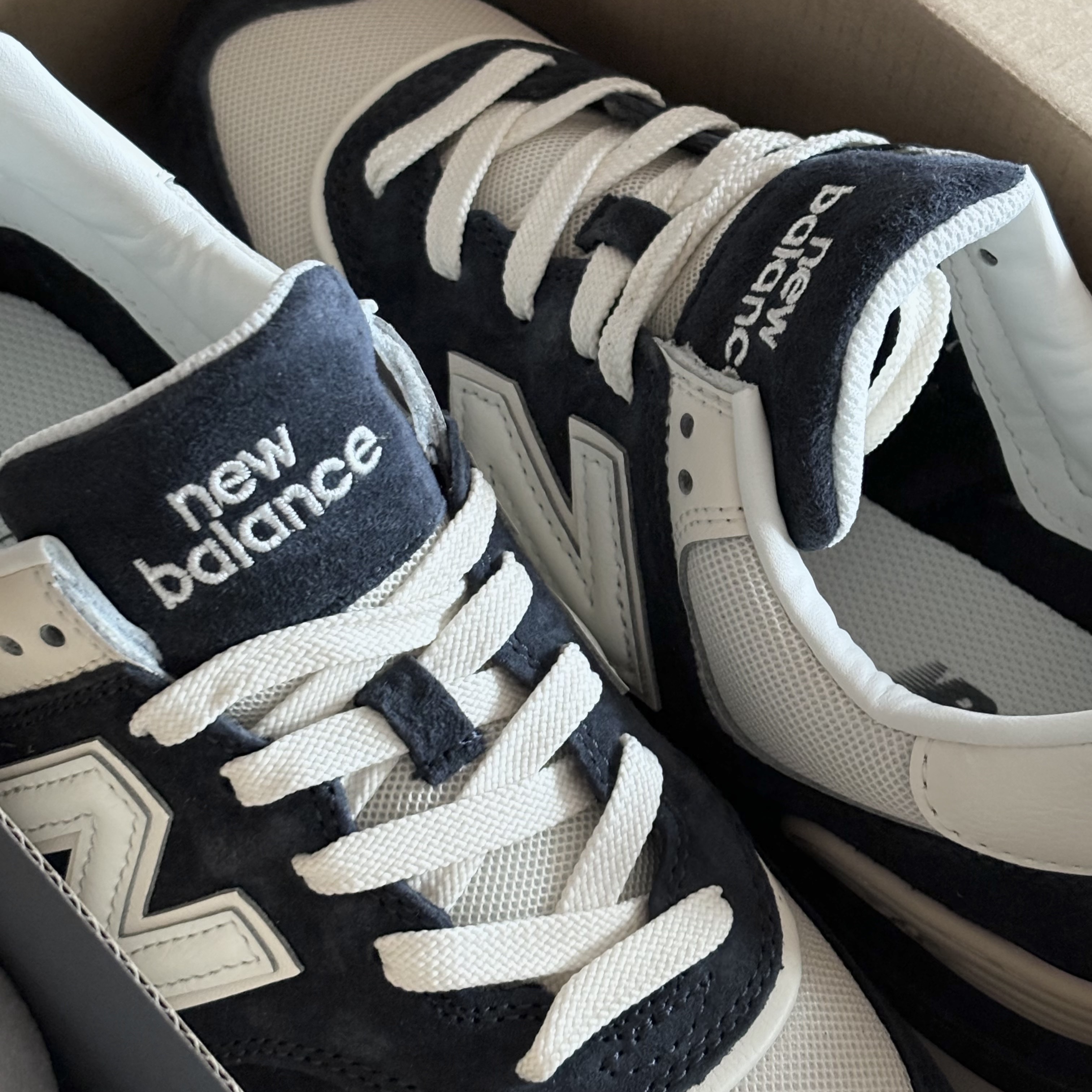 New Balance 574 Legacy Navy Blue 착용 스타일