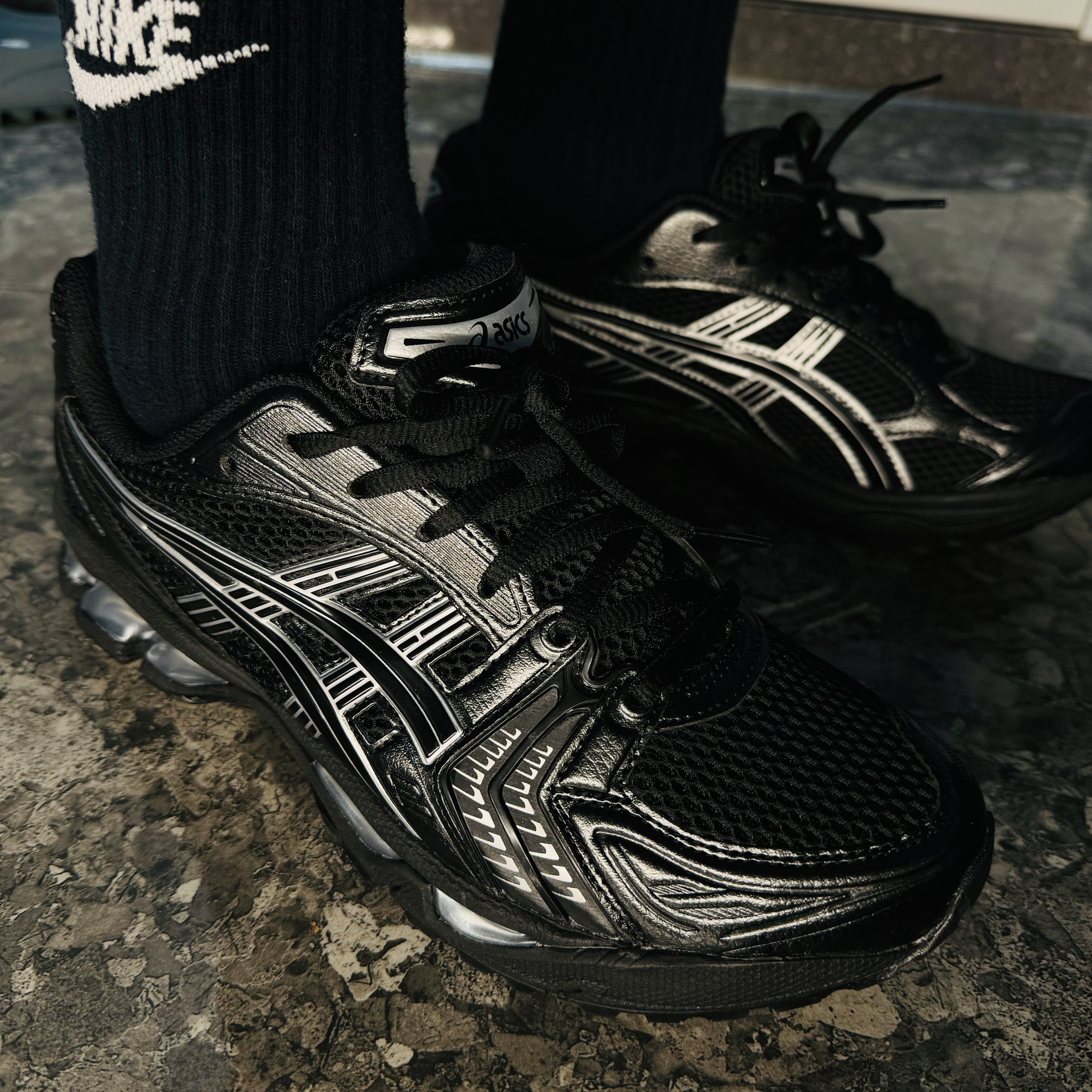Asics Gel-Kayano 14 Black Pure Silver 착용 스타일