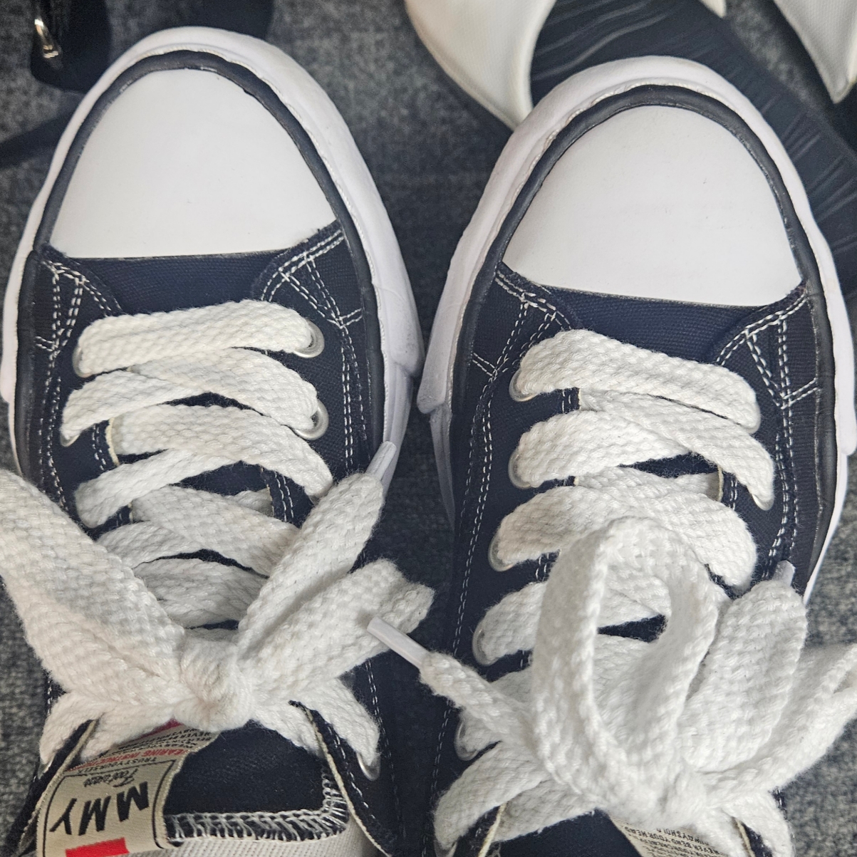 Maison Mihara Yasuhiro Peterson OG Sole Canvas Low Sneakers Black 착용 스타일