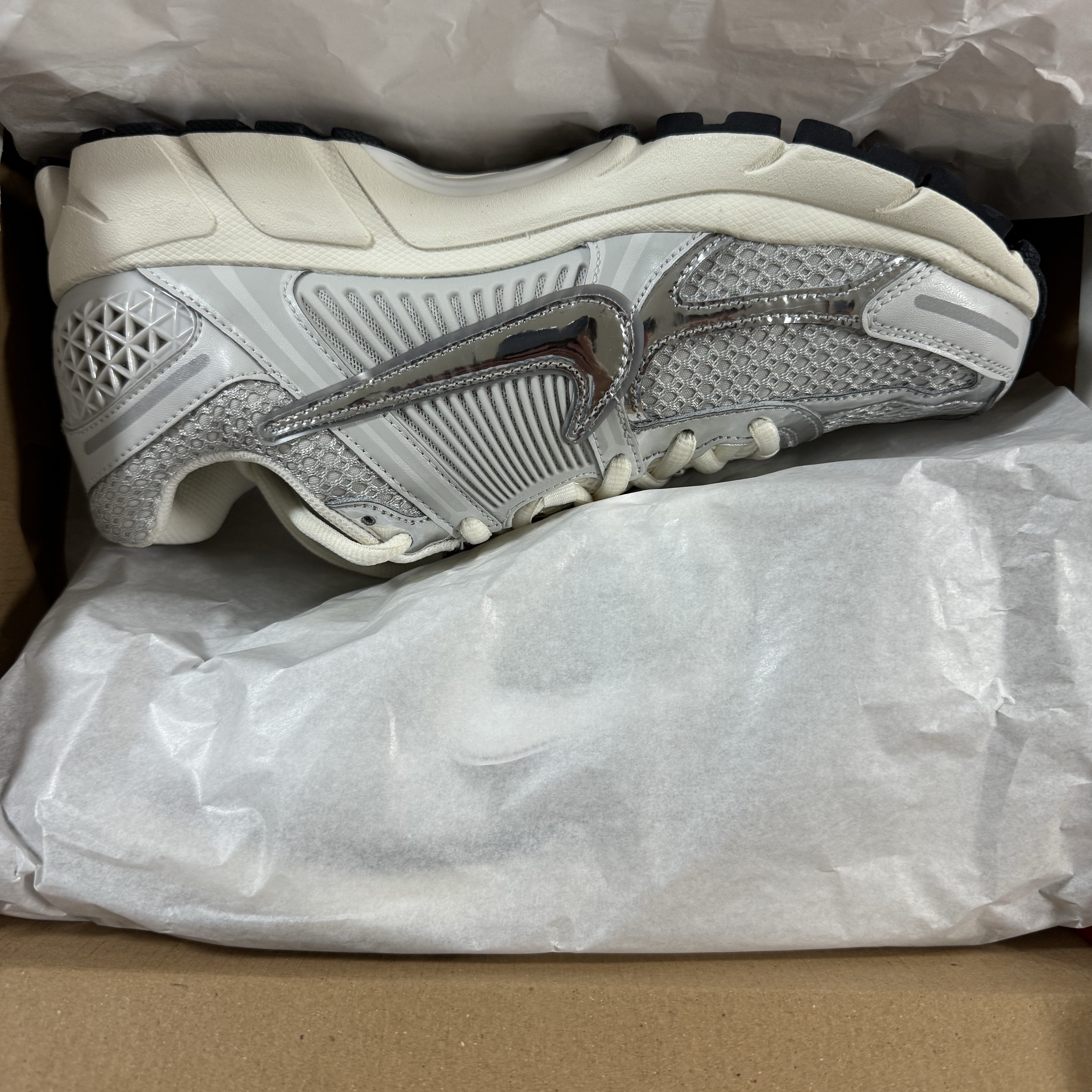 Nike Zoom Vomero 5 Photon Dust Gridiron 착용 스타일