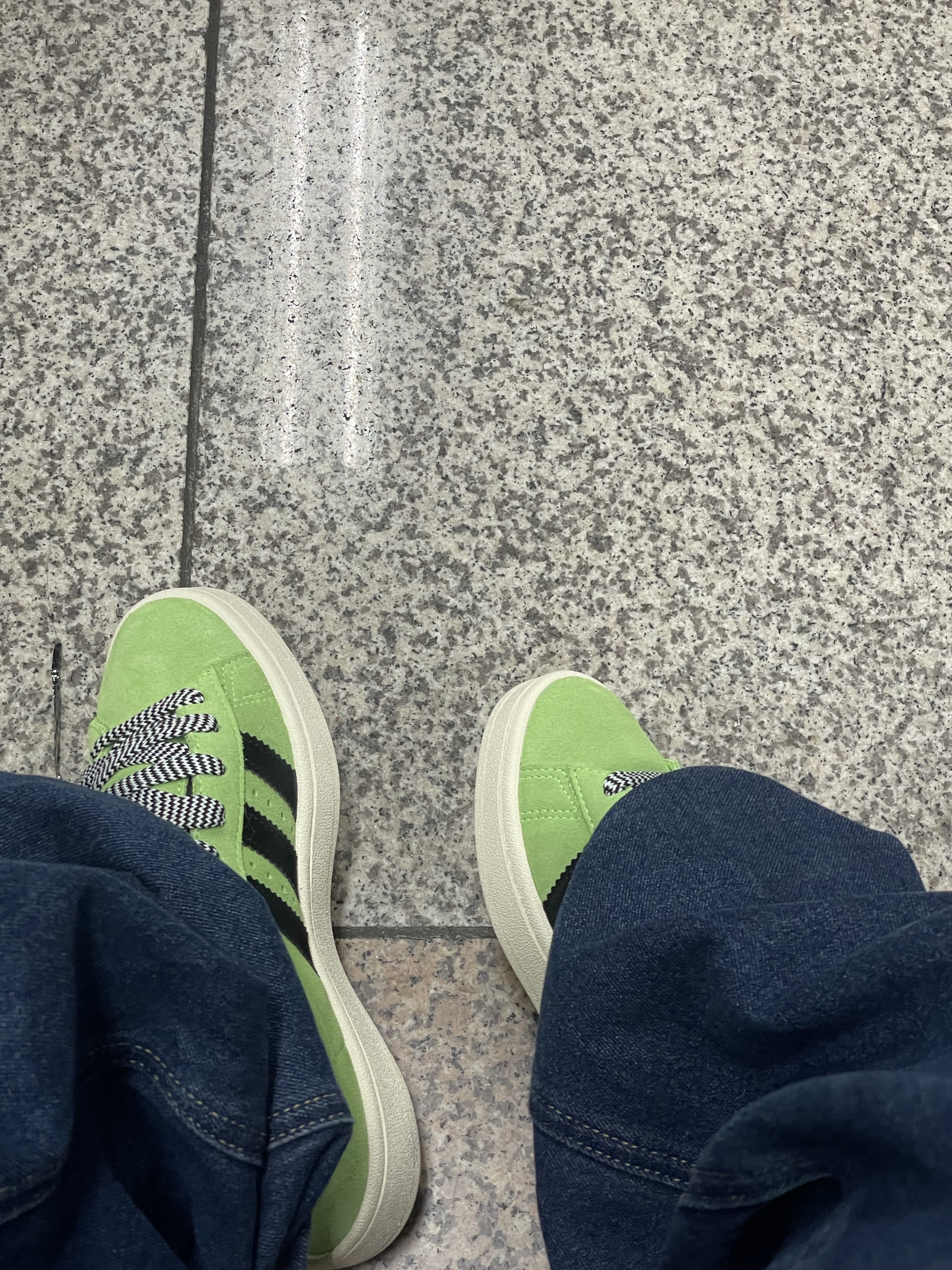 (W) Adidas Campus 00s Solar Green Core Black 착용 스타일