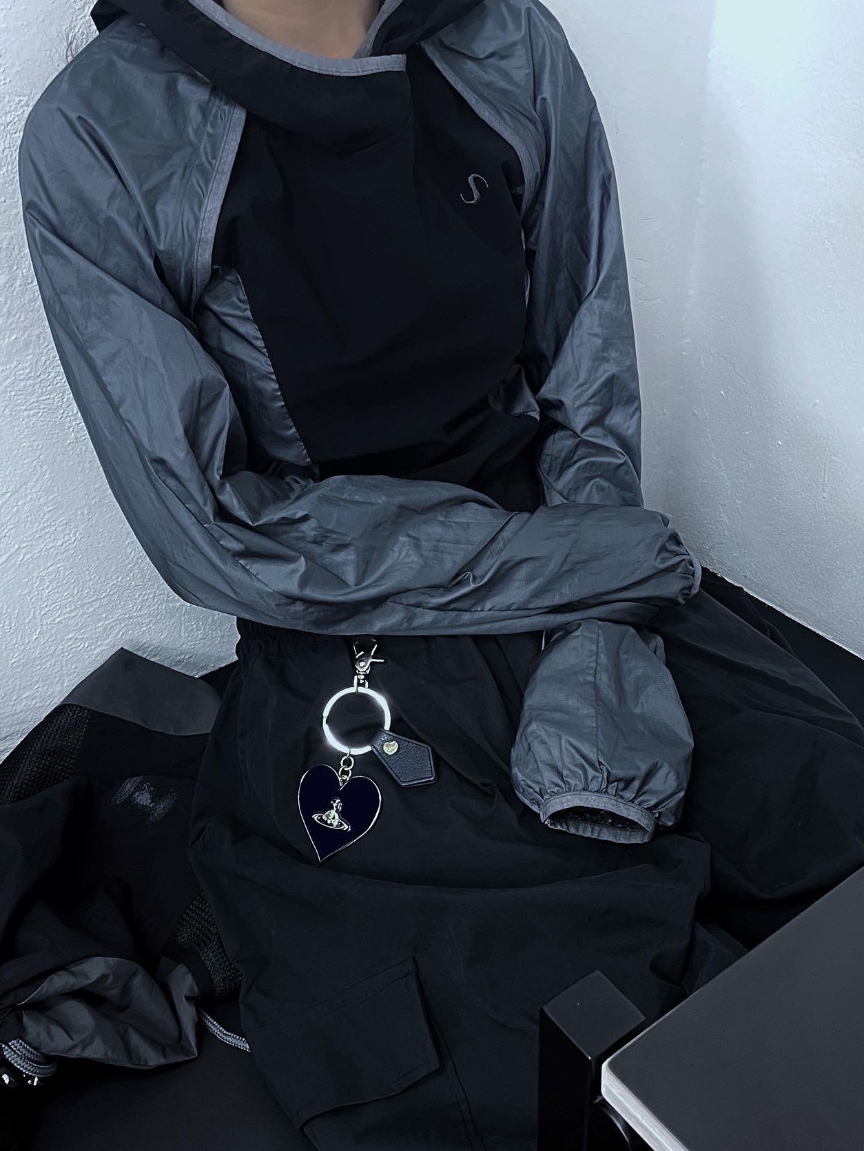 Vivienne Westwood Jordan Mirror Heart Orb Keyring Navy, Asics Jog 100 S SMU Sheet Rock Pure Silver - 2E Wide 착용 스타일 - 4