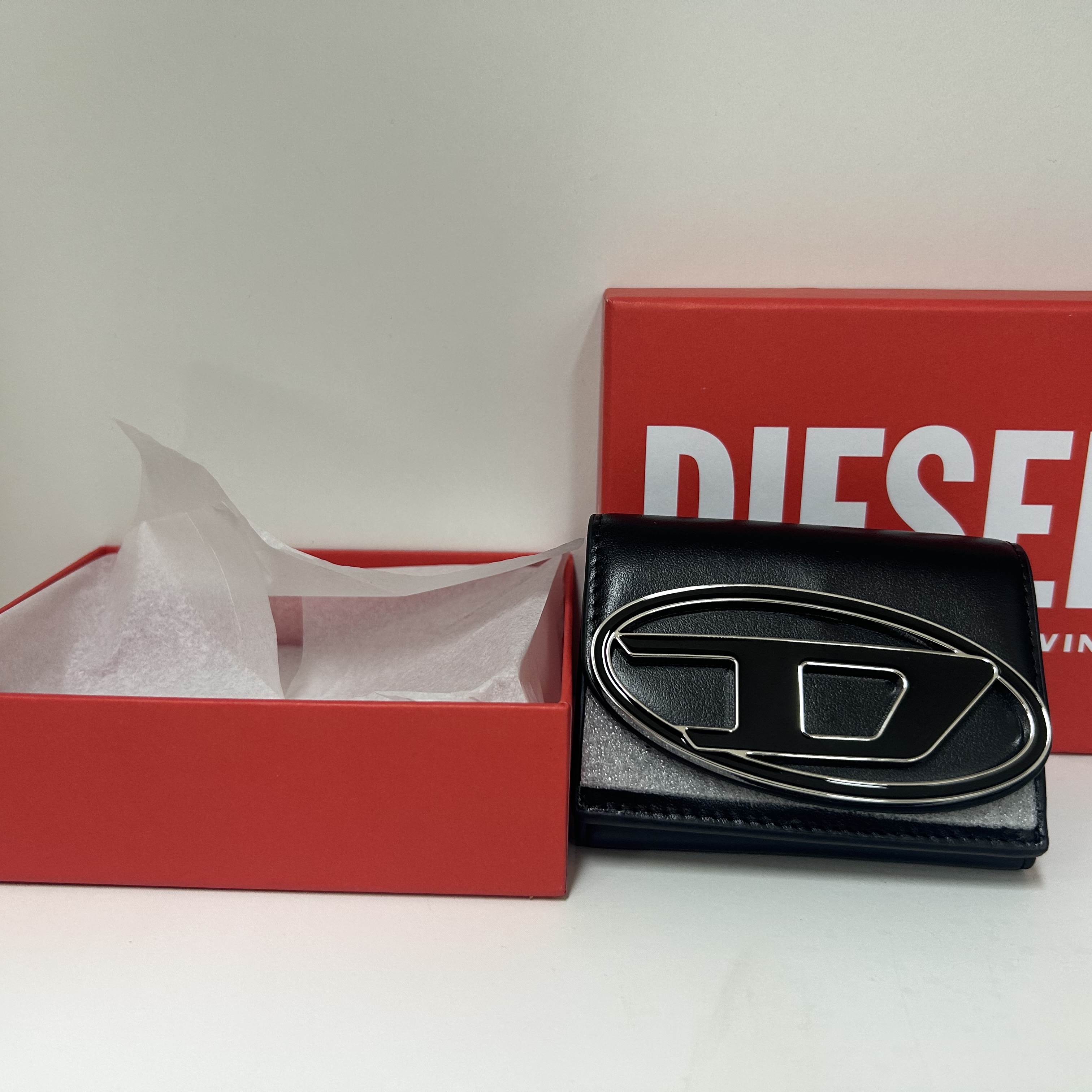 Diesel 1DR Tri-Fold Coin XS li Wallet Black 착용 스타일 - 1
