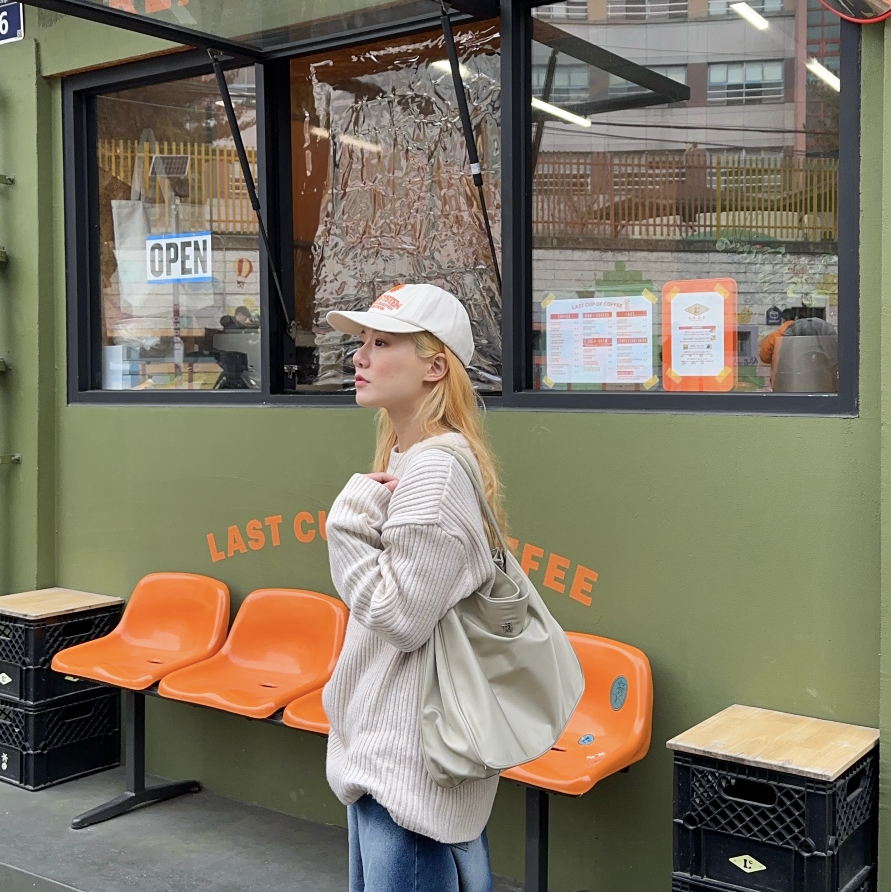 New Balance 2002R Rust Oxide 착용 스타일 - 5