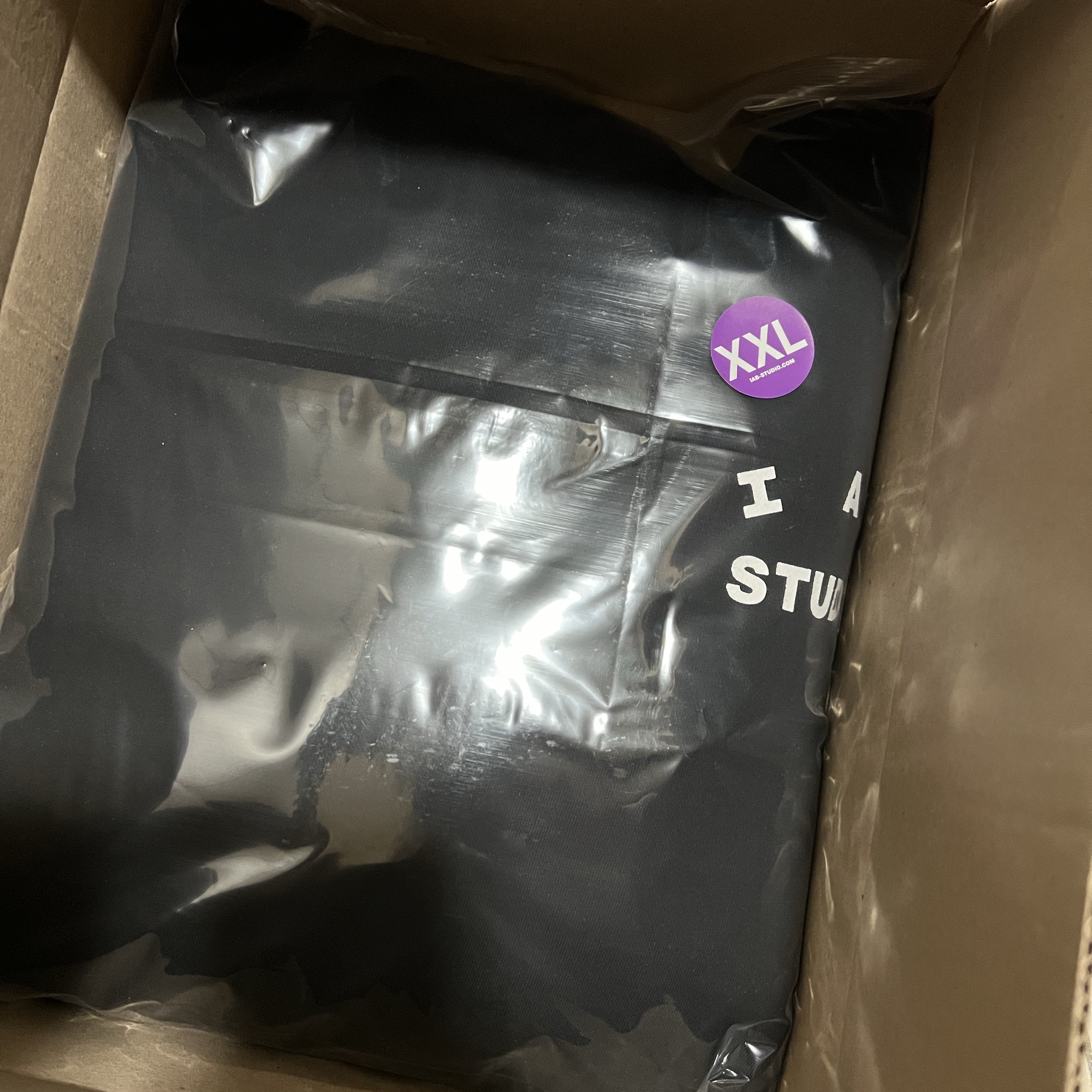 IAB Studio Hoodie Black 착용 스타일