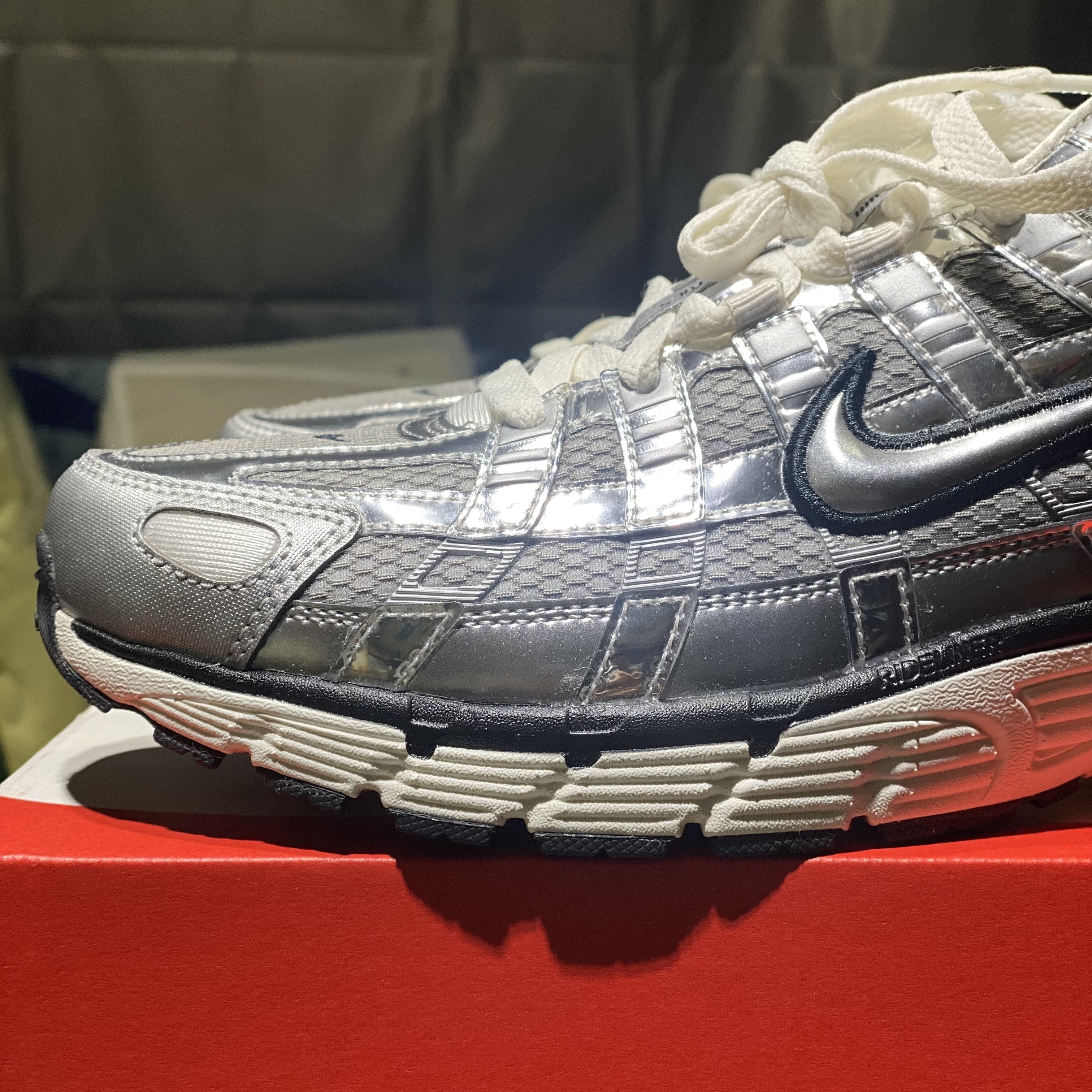 Nike P-6000 Metallic Silver 착용 스타일 - 1